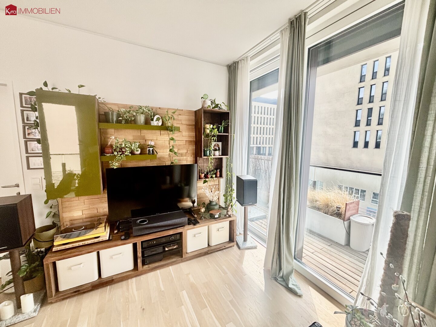 Moderne 2-Zimmer Wohnung mit Balkon im TRIIIPLE