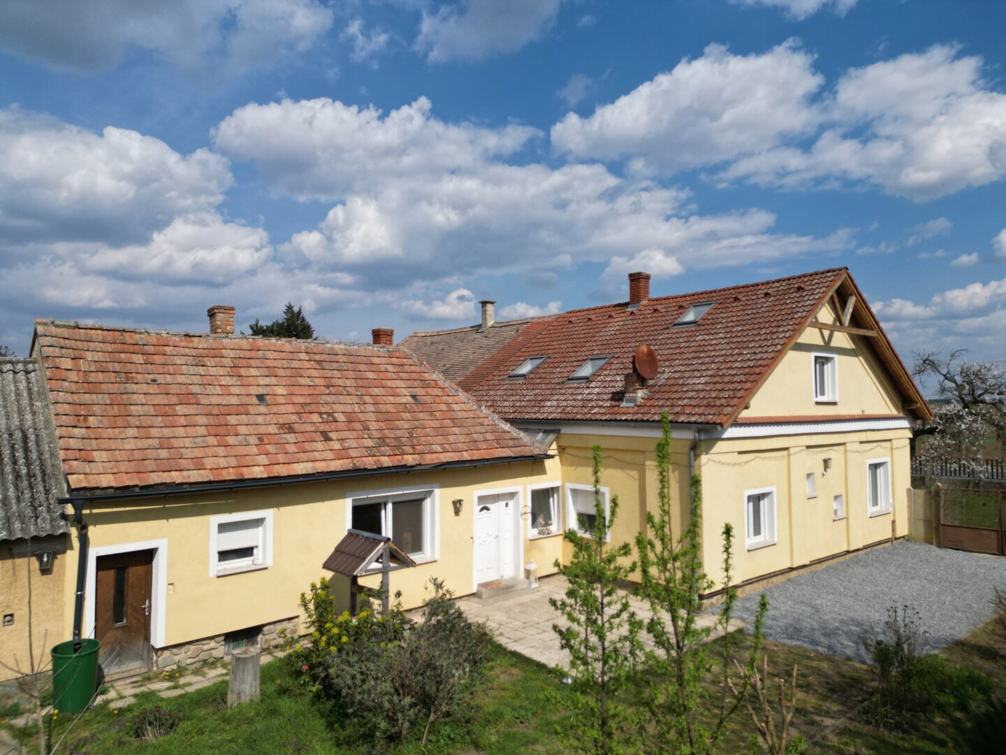 +++ Charmantes Landhaus mit großem Grundstück – in Szakony (Ungarn) +++