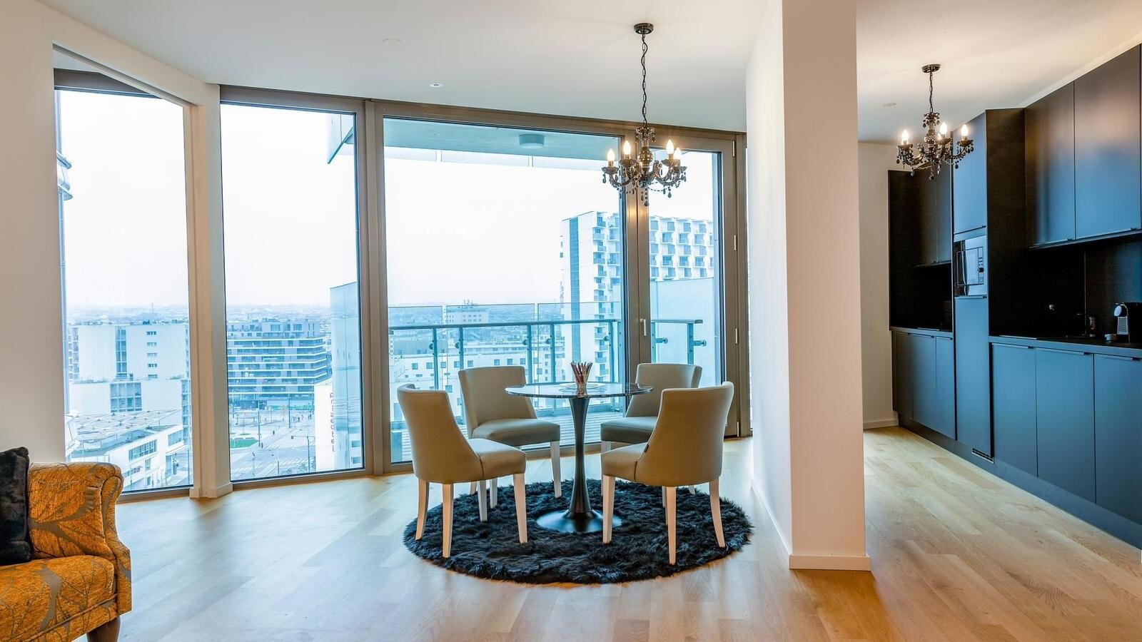 PARKAPARTMENTS BELVEDERE - TOLLER SÜD-FERNBLICK - GARAGENSTELLPLATZ + BALKON + 12. LIFTSTOCK