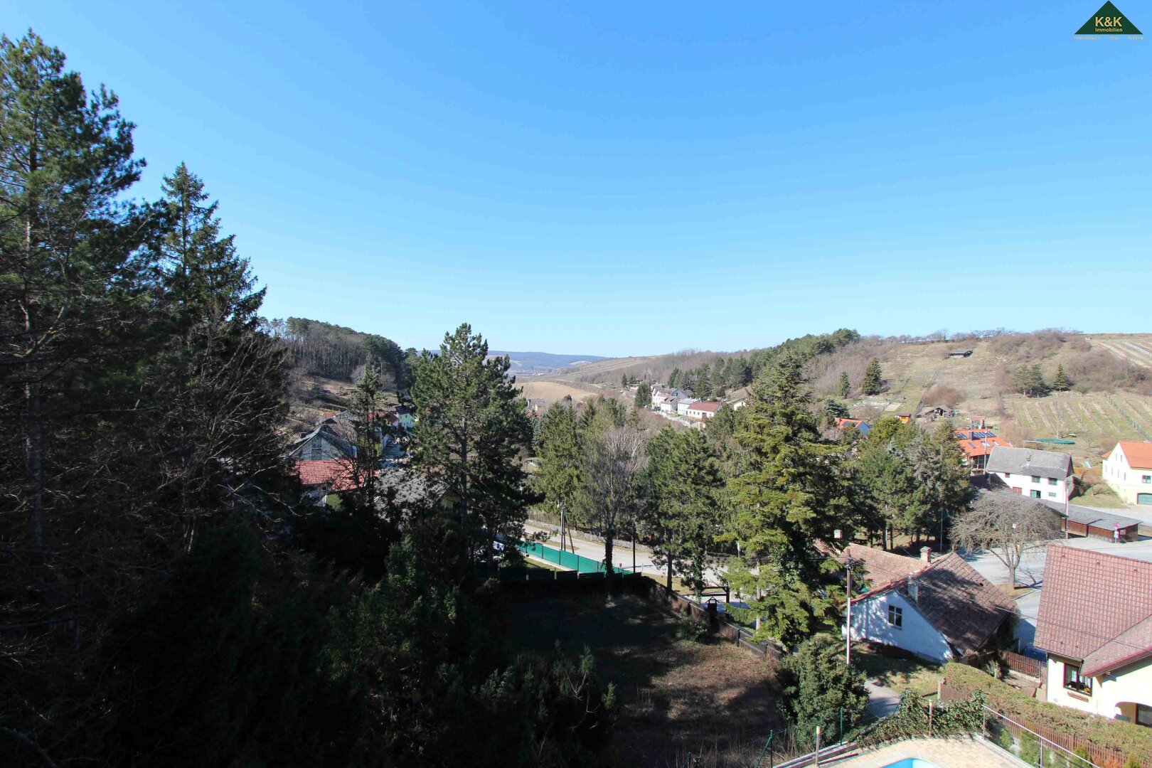 WEITBLICK- HAUS MIT 5 WEINKELLERN UND UNVERBAUBAREM AUSBLICK