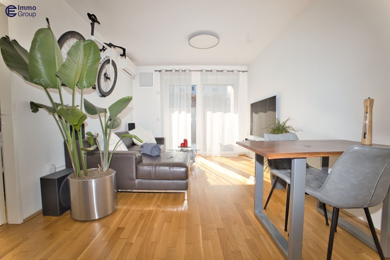 Liebevolle Wohnung mit kleinem Garten zu verkaufen
