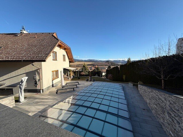 Exklusives Wohnhaus mit Pool, Gartenparadies und traumhafter Aussicht in Althofen