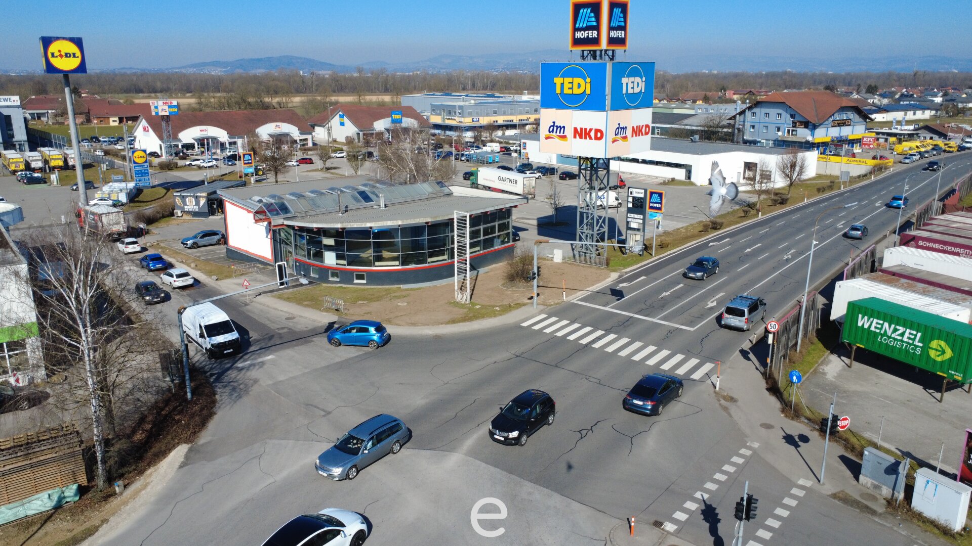 Moderner Showroom mit Büro- und Lagerflächen in Ansfelden zu vermieten!