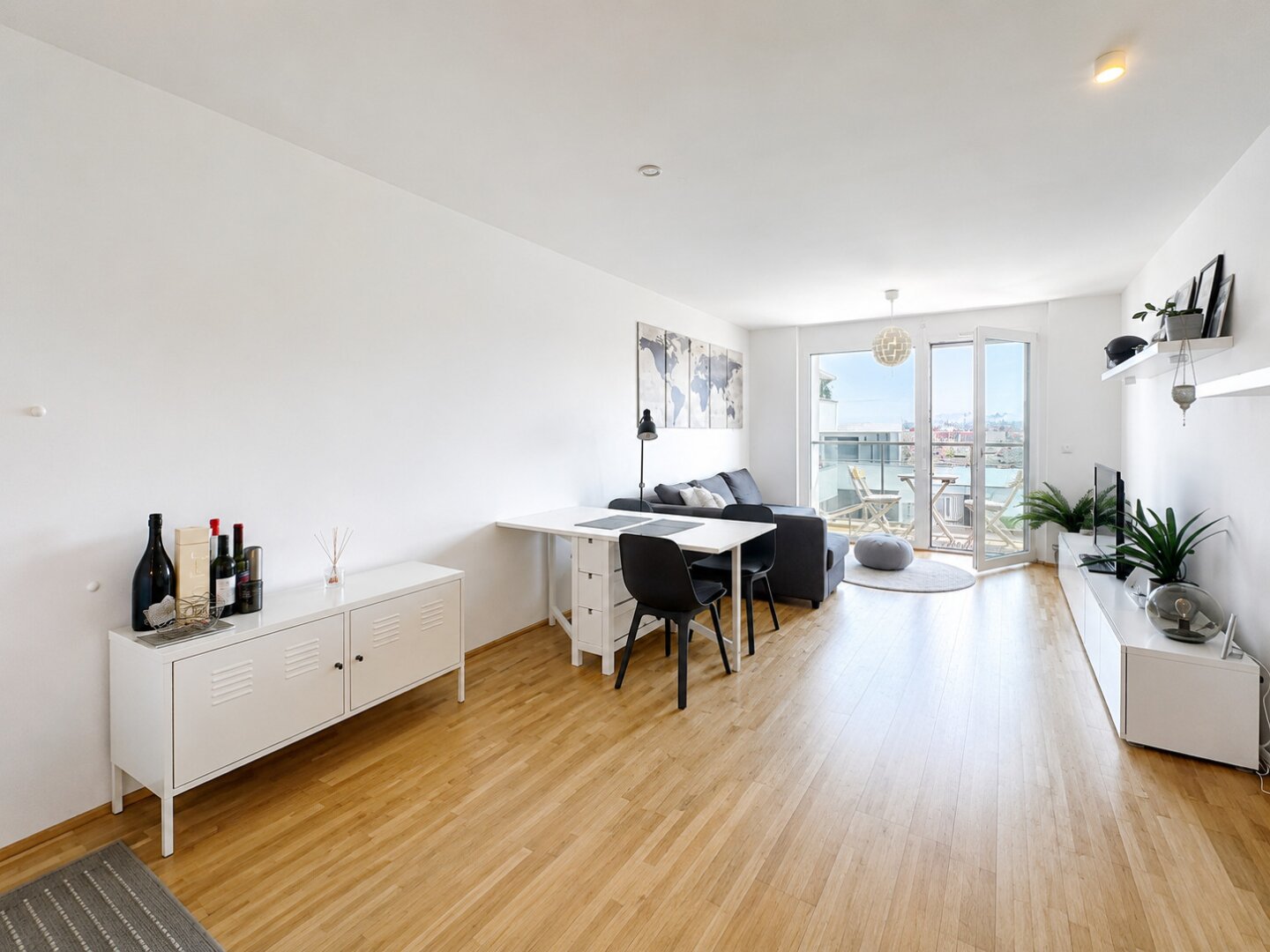 Großzügiges 2-Zimmer-Business-Apartment nahe Schönbrunn - Loggia, Fernblick aus dem 7. Obergeschoss & flexible Mietdauer