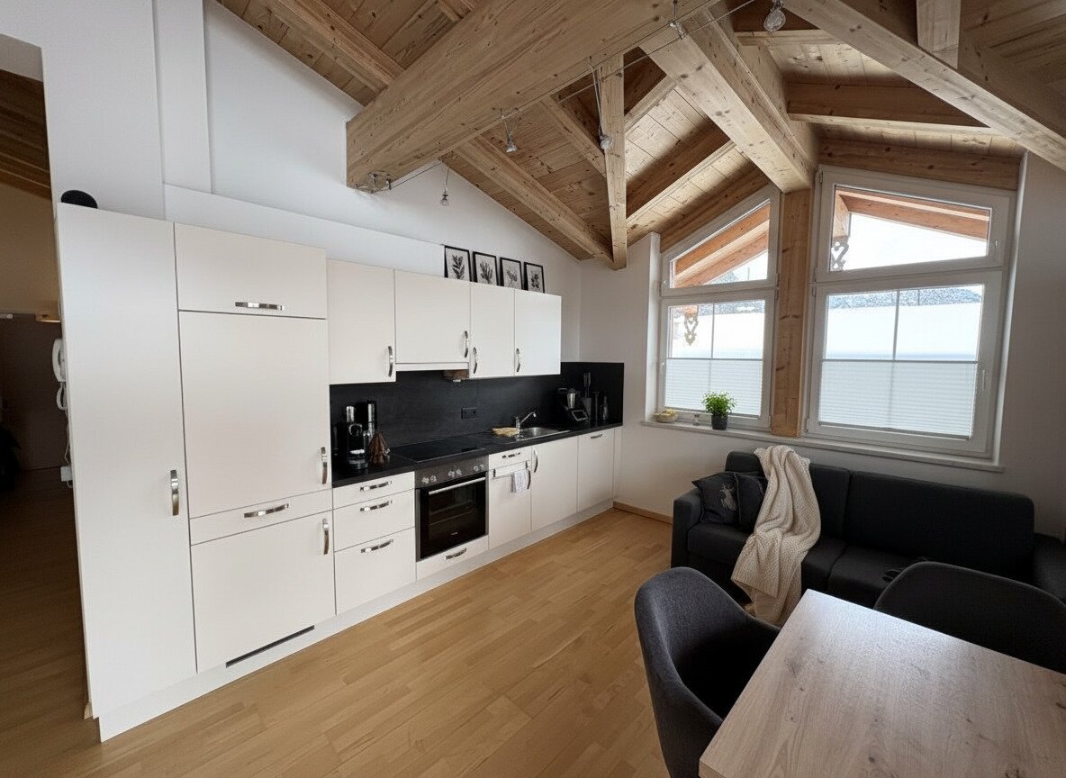 Dachgeschosswohnung mit Sichtdachstuhl & Sonnenbalkon