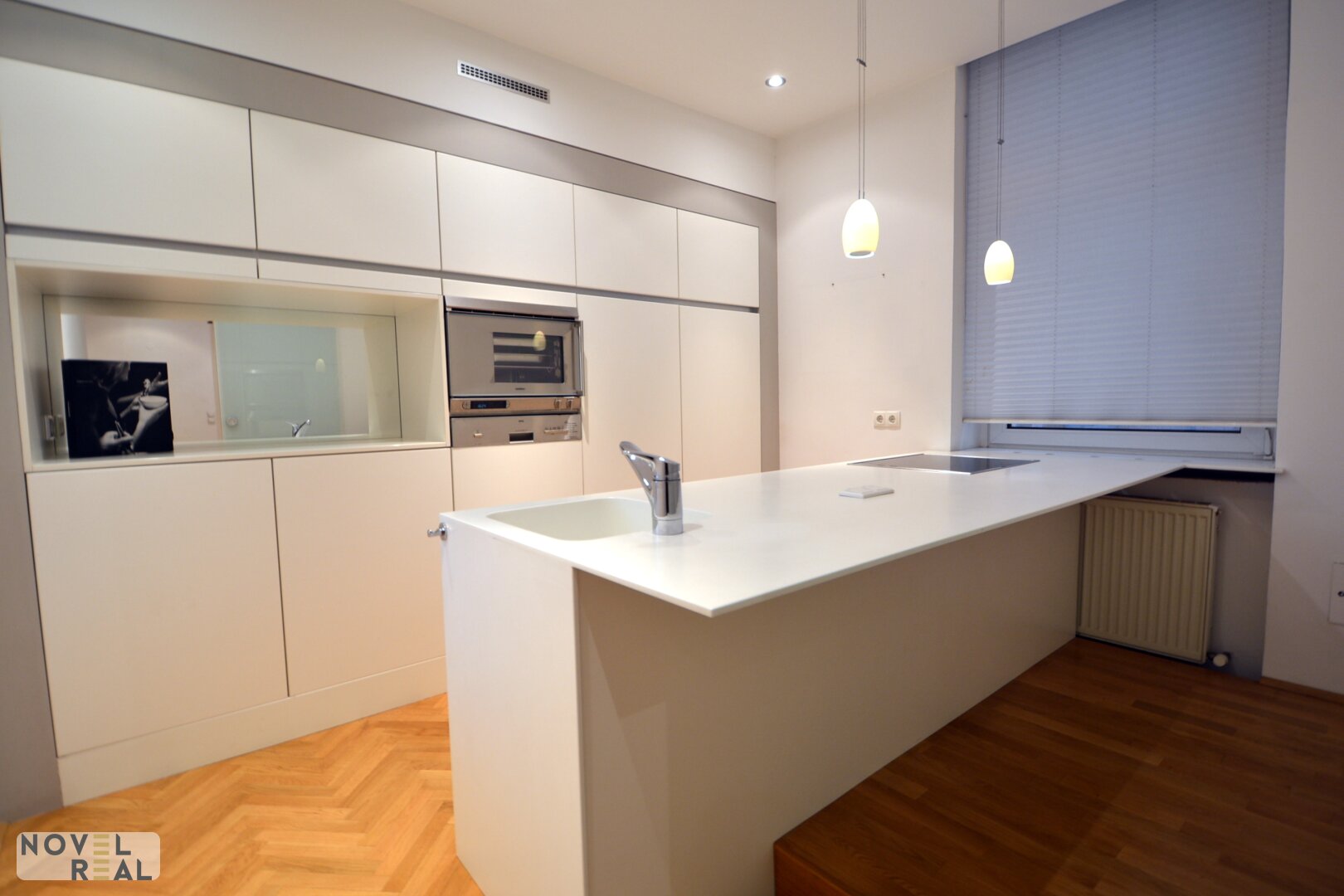 U3 ROCHUSMARKT -  UNBEFRISTET - TRAUMHAFTE ALTBAUWOHNUNG IN RUHELAGE