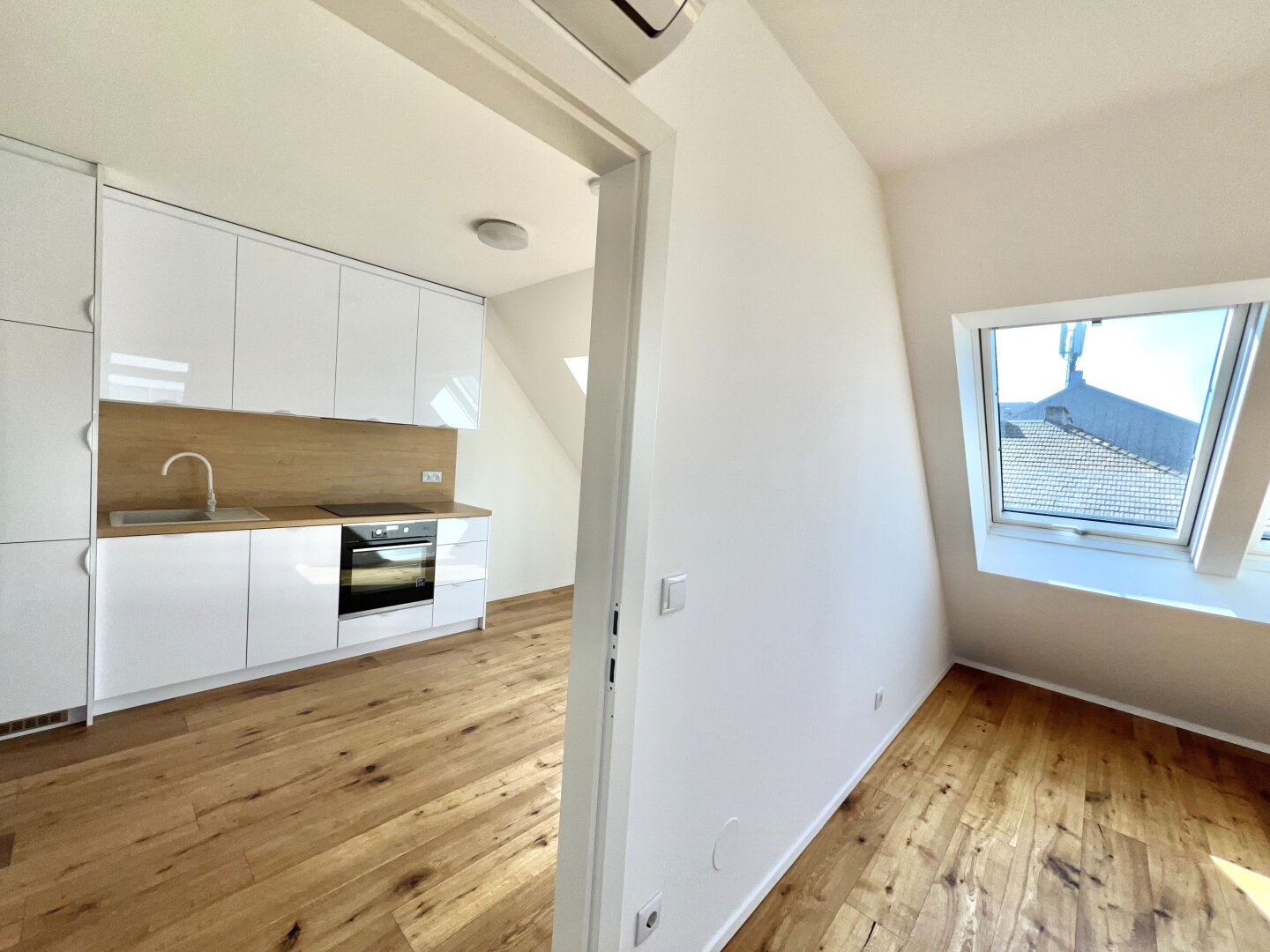 Kandlgasse DACHGESCHOSS - ANLAGEWOHNUNG  U-Bahnlinie Burggasse-Stadthalle!