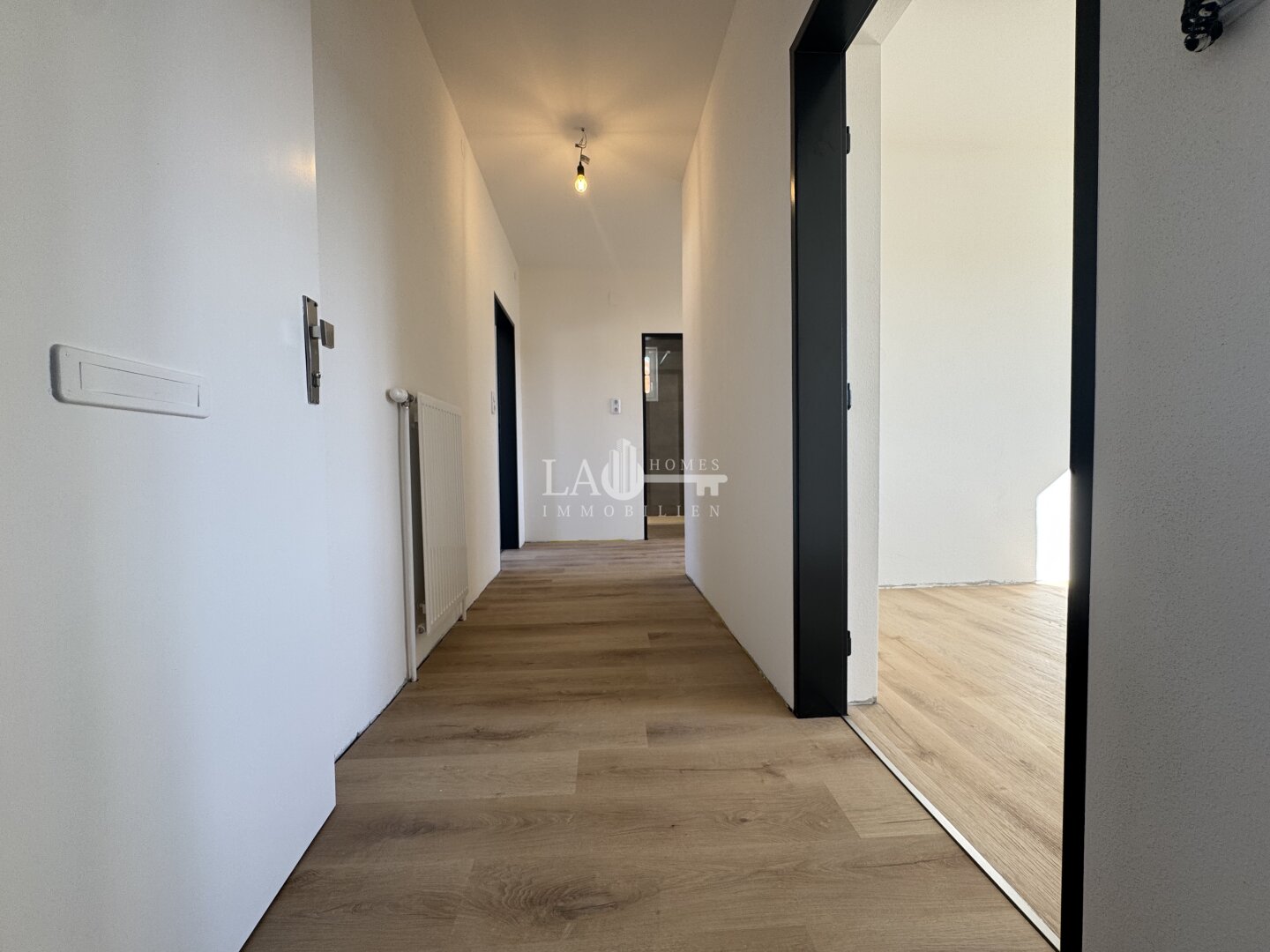 NEU renovierte 3-Zimmer Wohnung in zentraler Lage Top 6 !