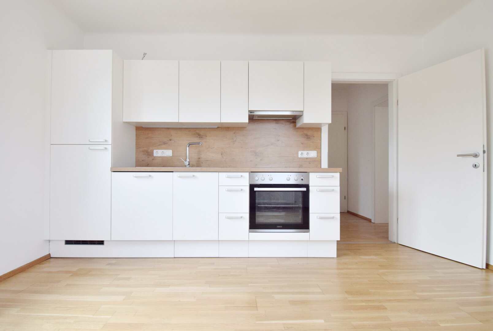 SEHR SCHÖNE 2-ZIMMER-WOHNUNG MIT EINBAUKÜCHE