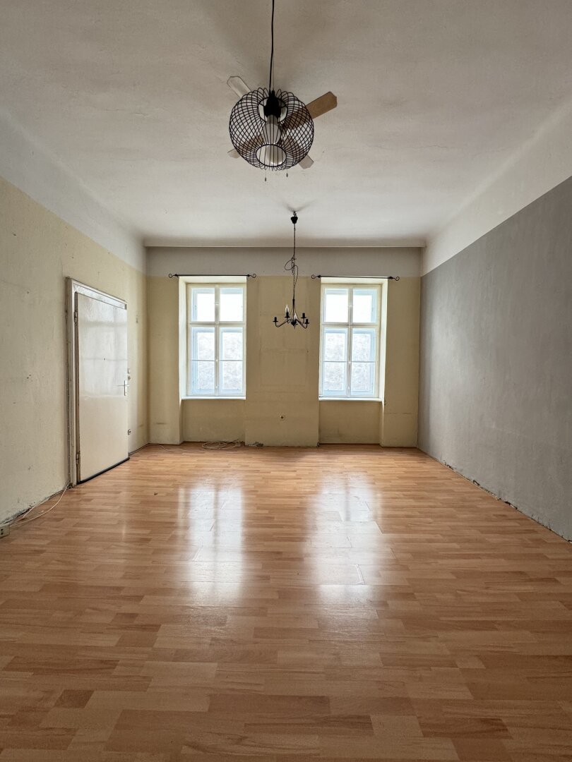 Sanierungsbedürftige 3-Zimmer-Wohnung mit Balkon in 1080 Wien  zu kaufen!