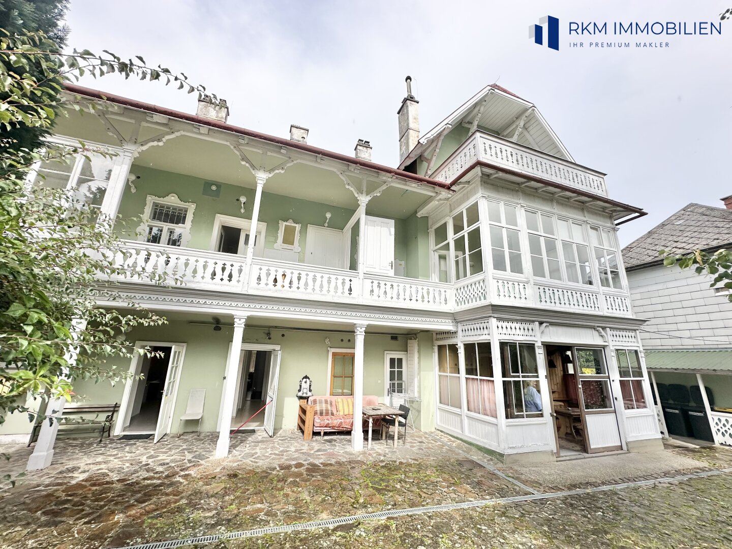 Etablierte Pension im „Speckgürtel Wiens – herrschaftliche Villa mit 8 Einheiten