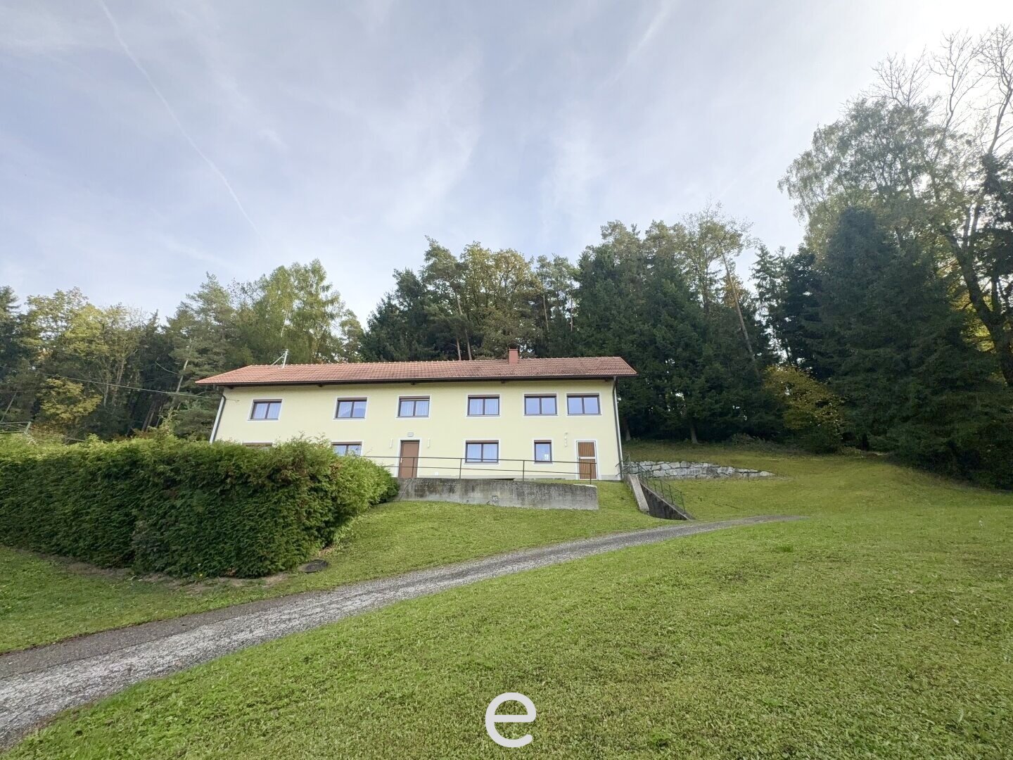 Großzügiges Familienhaus mit viel Potenzial in Naturlage in Weißkirchen!