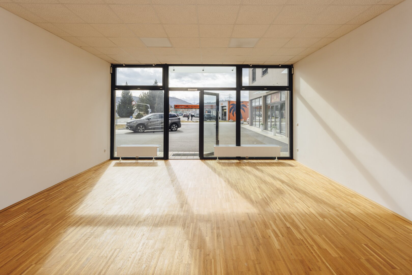 Stilvolle Gewerbefläche mit Auslagenfront in frequentierter Lage! Mietpreis inkl. BK und HK!