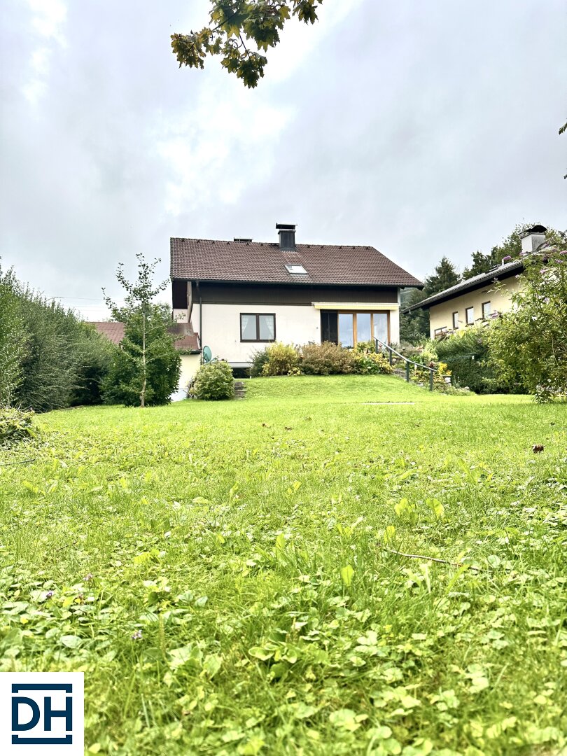 2-FAMILIENHAUS MIT CHARMANTEN GARTEN UND GARAGE