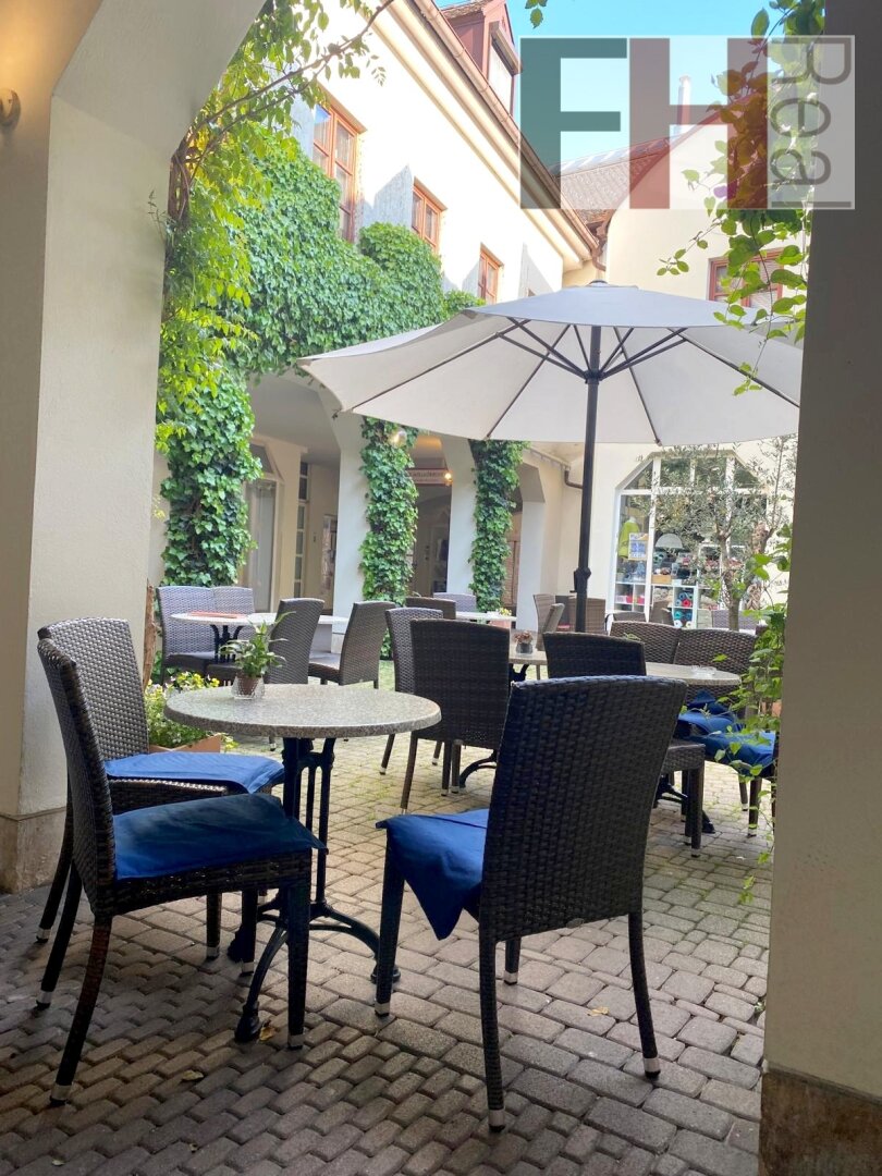 Bekanntes Stadtcafe mit großer Terrasse in Bestlage von Purkersdorf