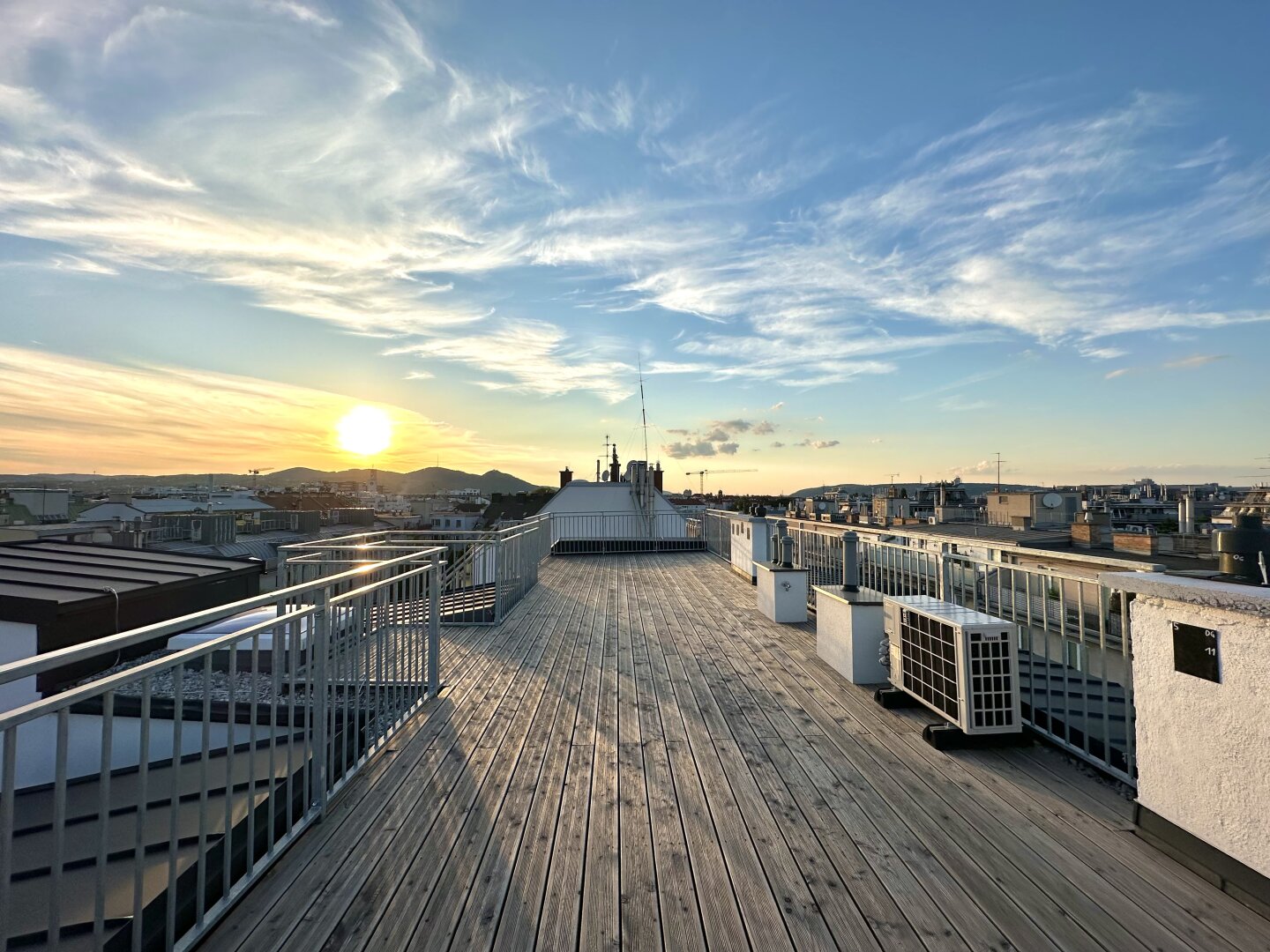 DACHTERRASSENTRAUM-ERSTBEZUG NACH GENERALSANIERUNG! EIGENTUMSWOHNUNGEN NAHE DER ALTEN DONAU