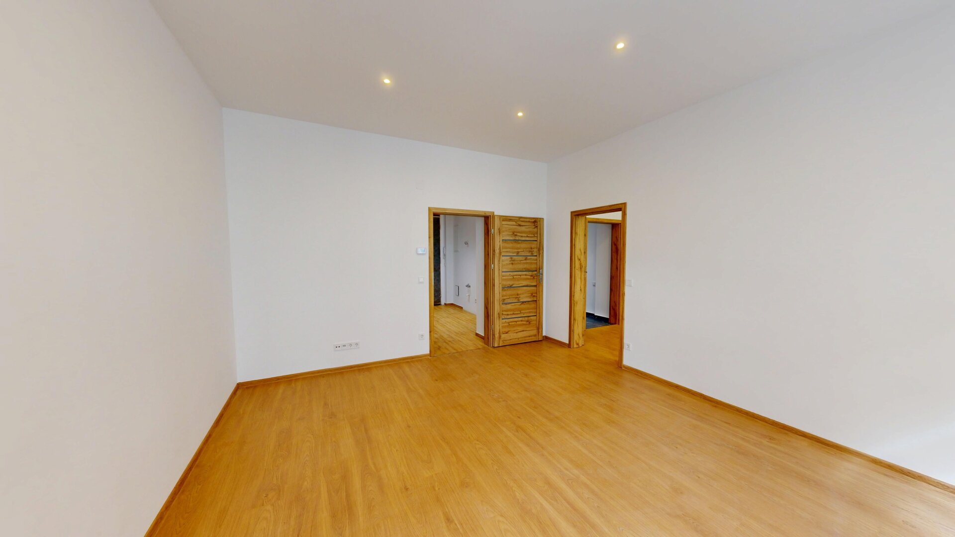 Sofort bezugsfertig - Stilvoller Altbau mit hohen Decken Nähe Kongressbad