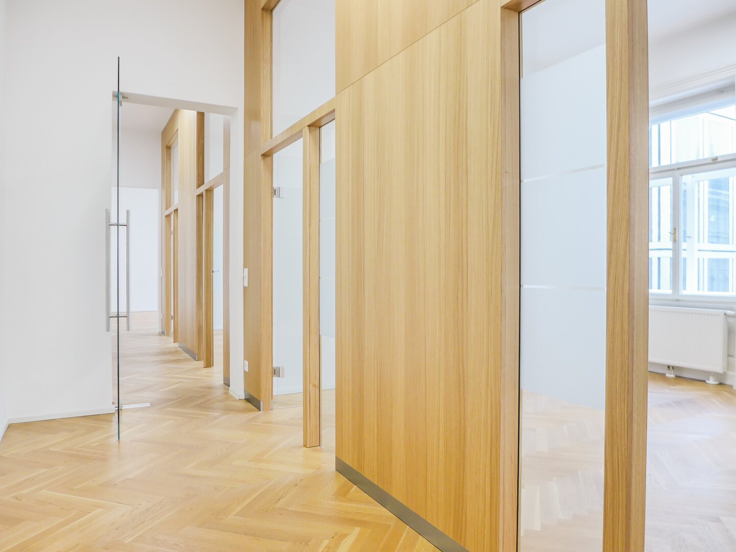 Hochwertiges Büro in repräsentativem Stilaltbau - 5 Zimmer + Balkon - unbefristet