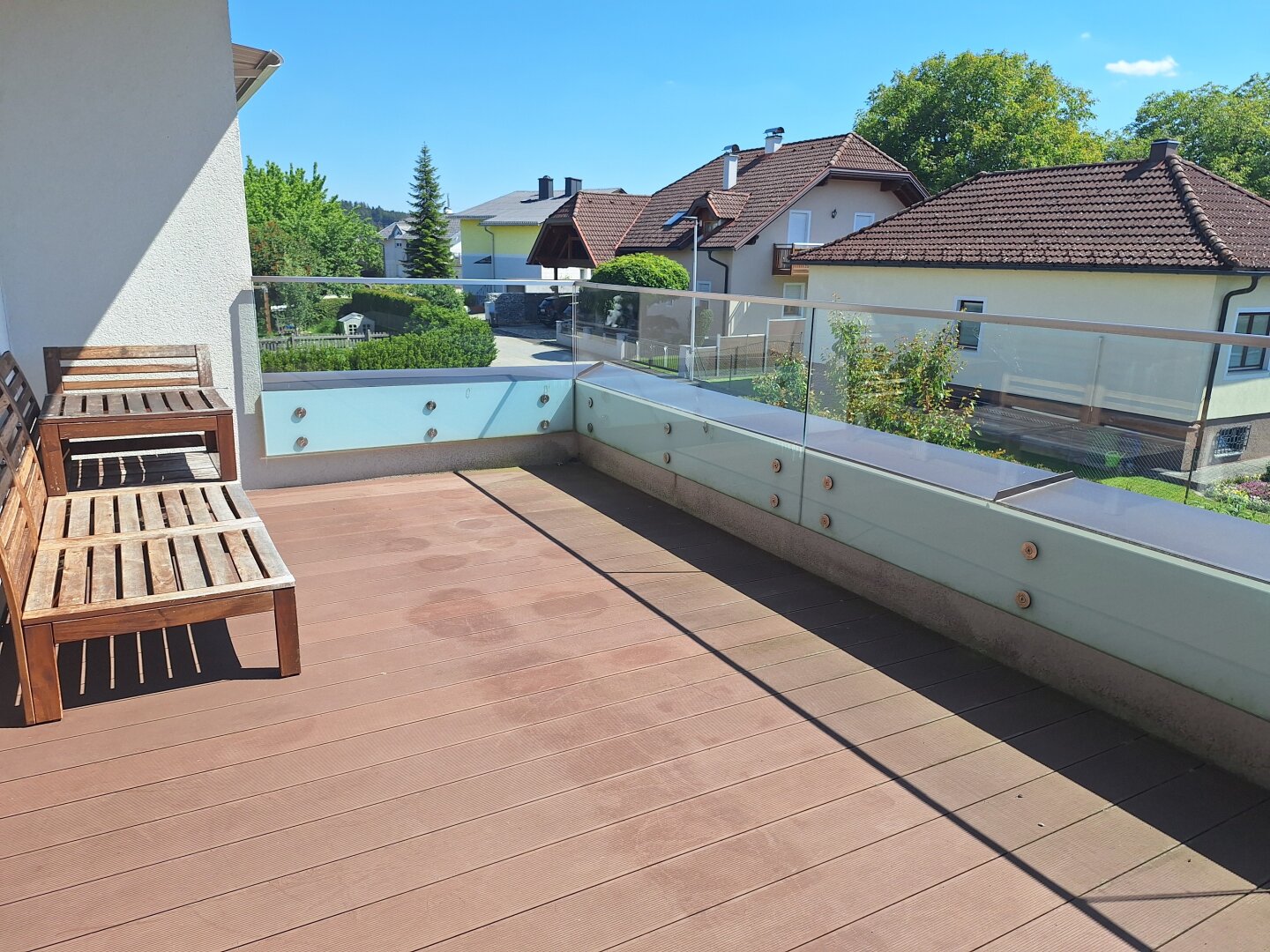 hochwertige 2-Zimmer Etagenwohnung mit 2 PKW-Stellplätze