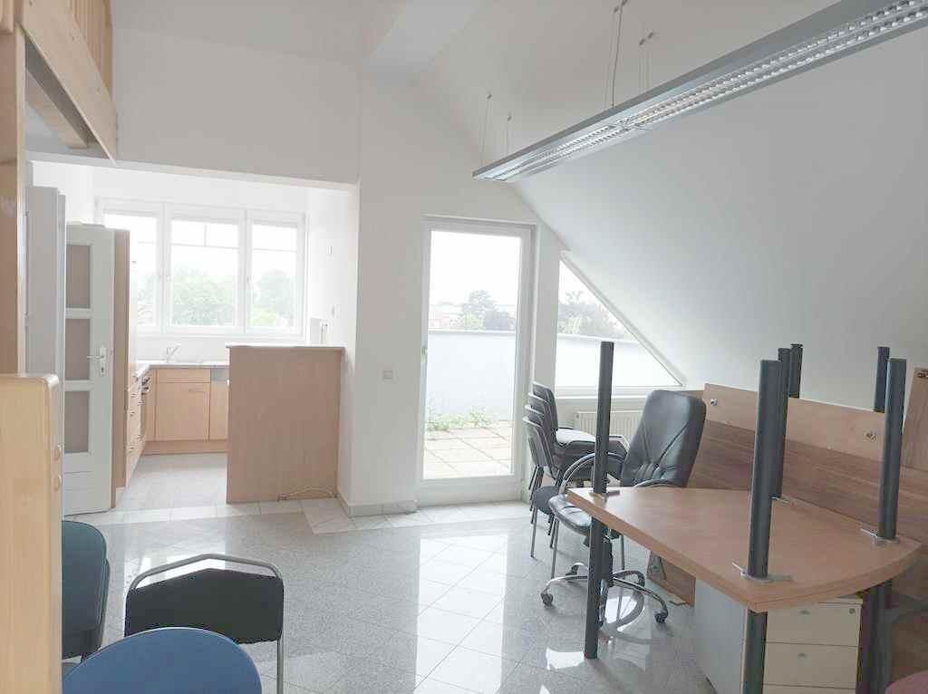 2 Büros, Ordinationen  92 oder 74m² mit Lift im Dachgeschoß