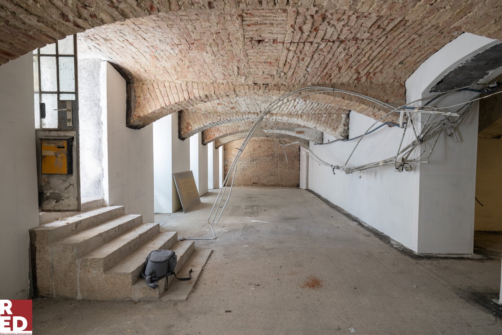 Teilsaniert-Gewerbeimmobilie in 1060 Wien – 201 m²