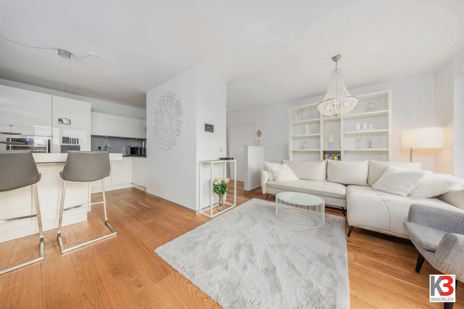 K3 - Dachterrassen- Wohnung mit Parkplatz in angenehmer Wohngegend