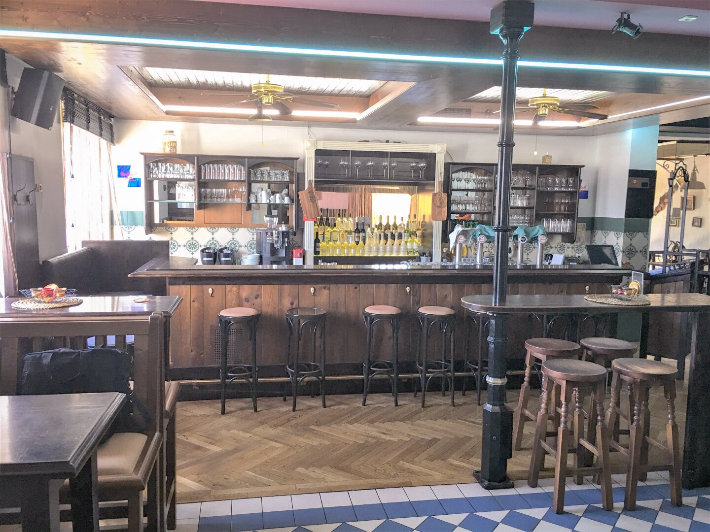 Vollausgestattetes Restaurant mit Garten - 