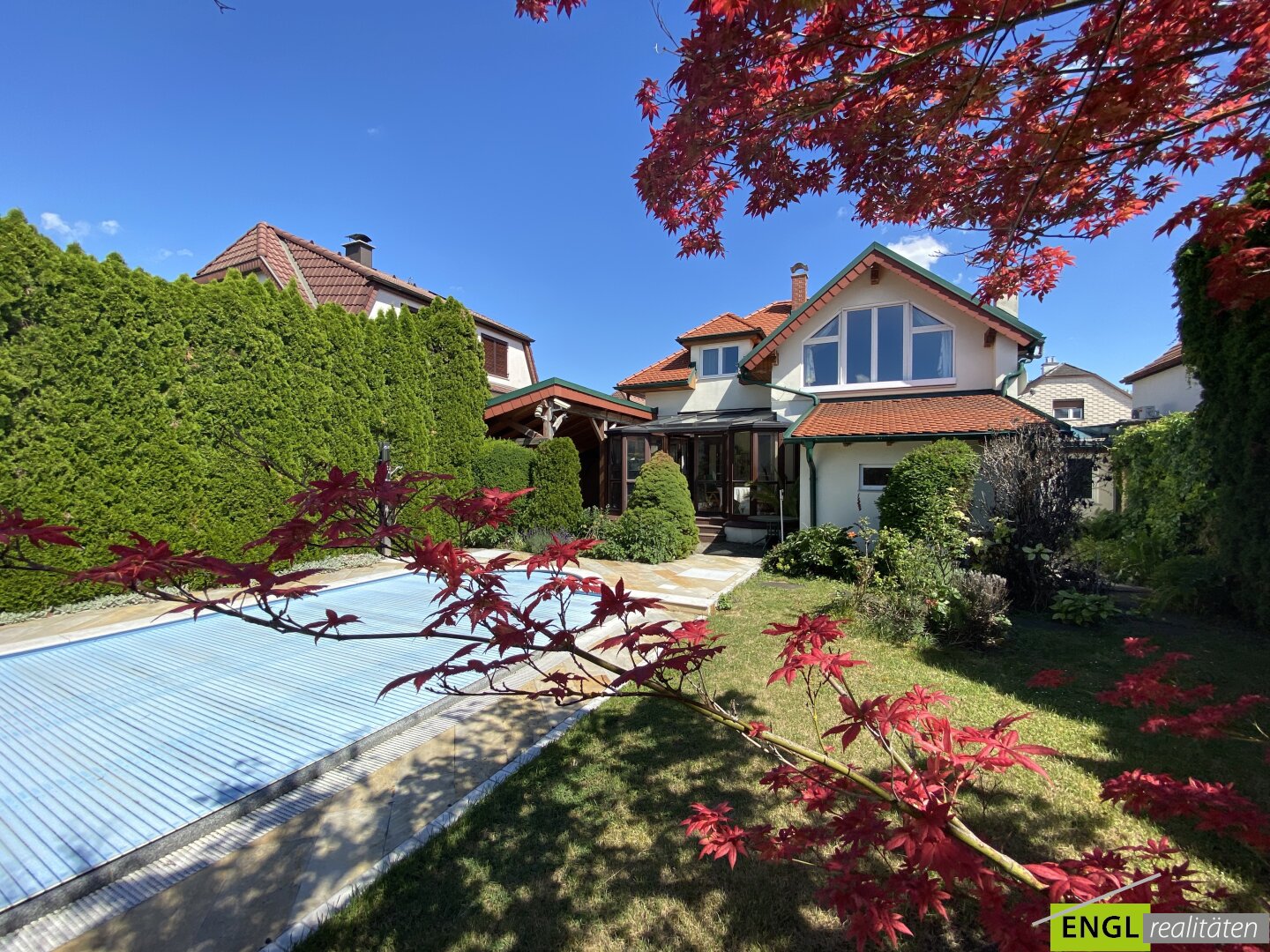 Sehr charmantes Einfamilienhaus mit traumhaftem Pool, Wintergarten, großem Carport  und Garten mit einigen Extras