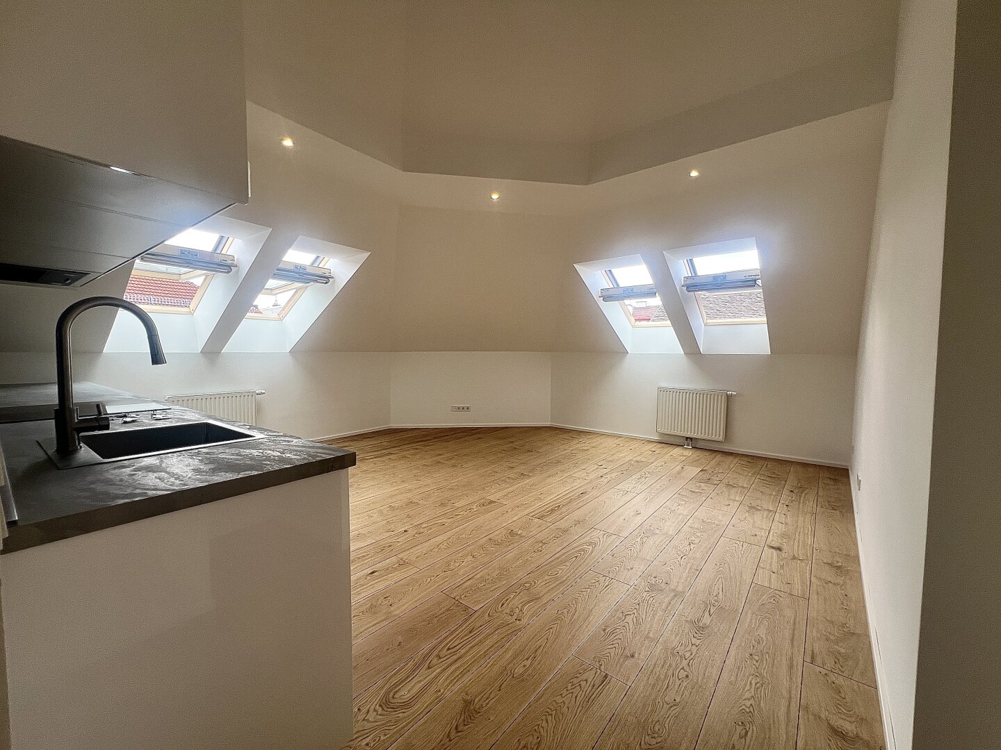 Hochwertig sanierte 3-Zimmer-Dachgeschosswohnung im Altbau | ca. 80,6 m² | Erstbezug nach Sanierung