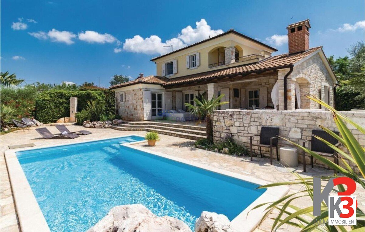 Wunderschöne mediterrane Villa mit Blick auf die Natur, 10km von Poreč