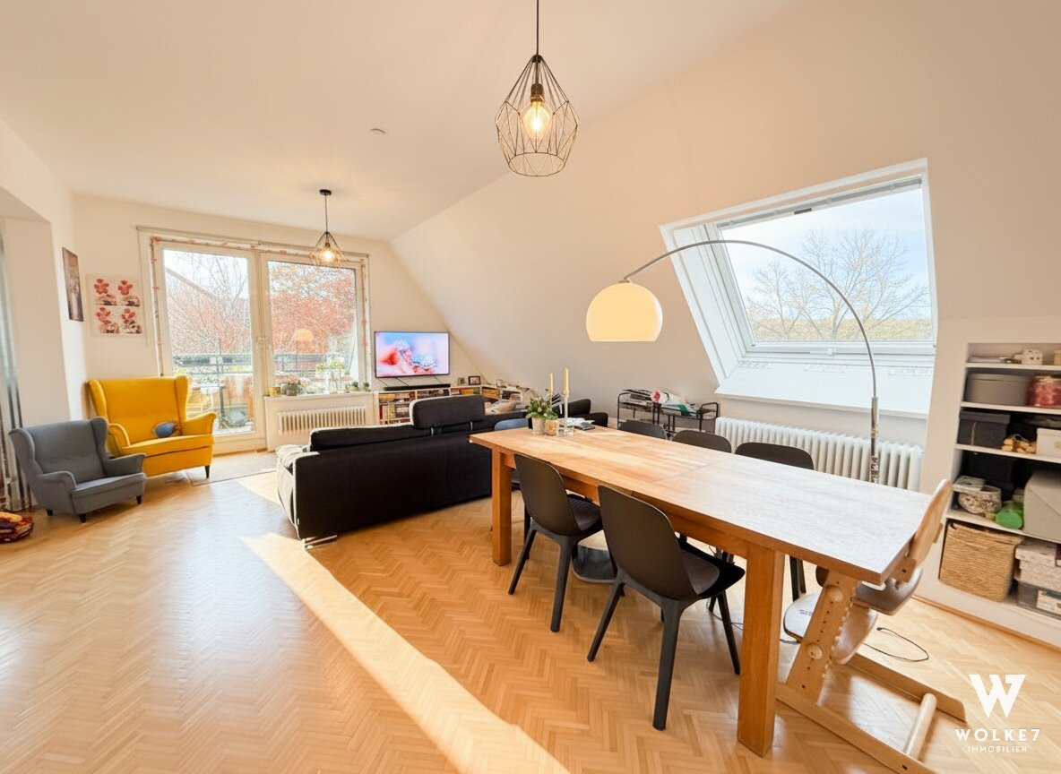 Exklusive 5-Zimmer-Dachgeschosswohnung mit Balkon & Garagenplatz