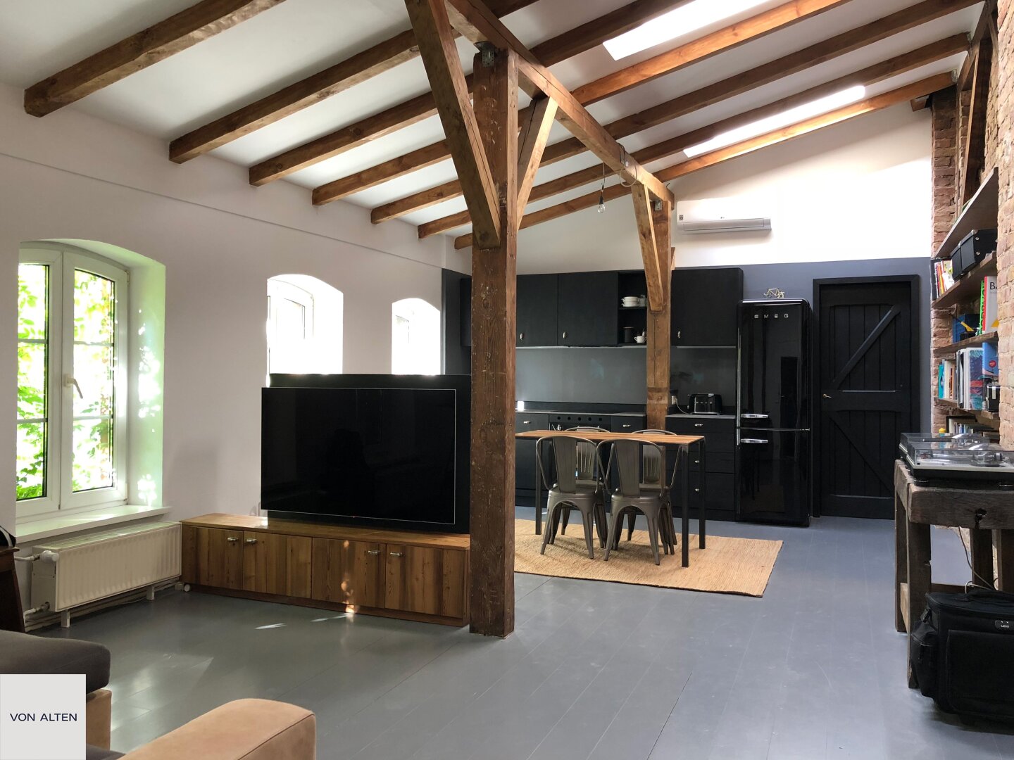 Gräfekiez: Charakterstarke Remise mit Balkendecke