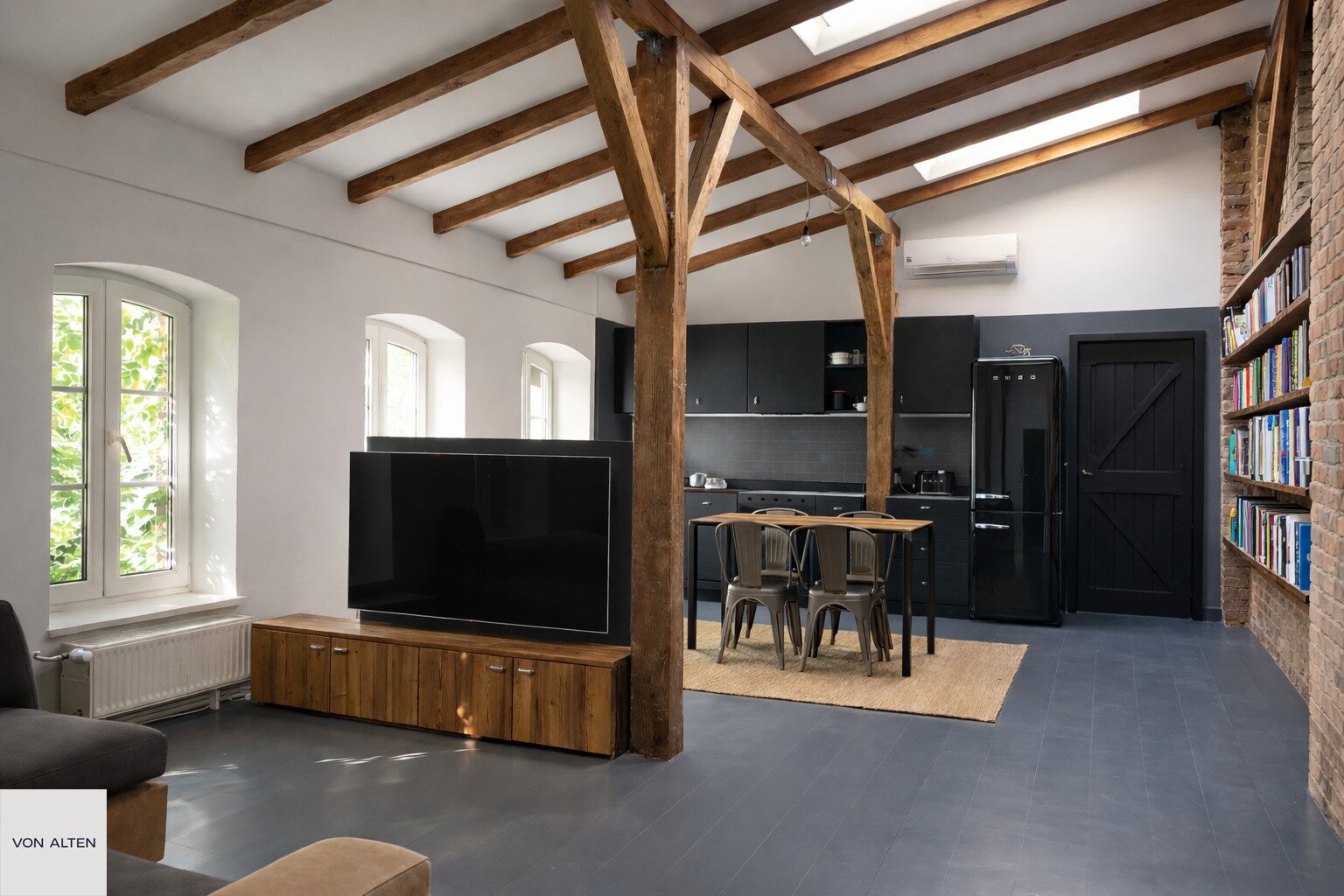 Gräfekiez: Charakterstarke Remise mit Balkendecke