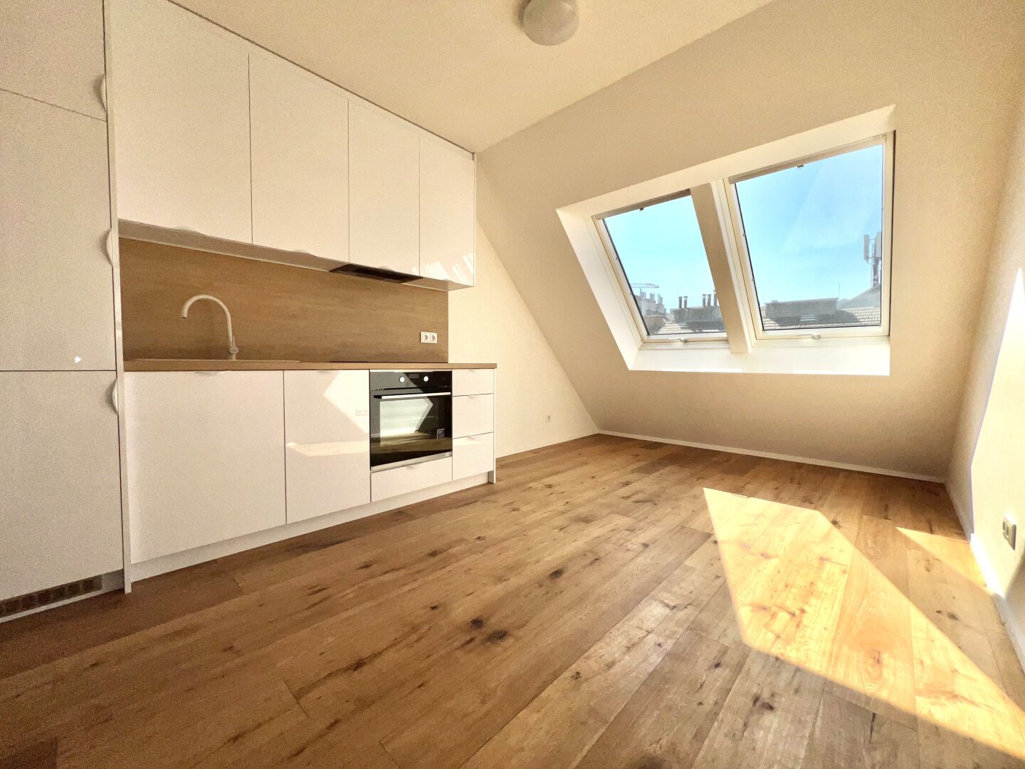 Neubaugürtel DACHGESCHOSS - ANLAGEWOHNUNG  U-Bahnlinie Burggasse-Stadthalle!