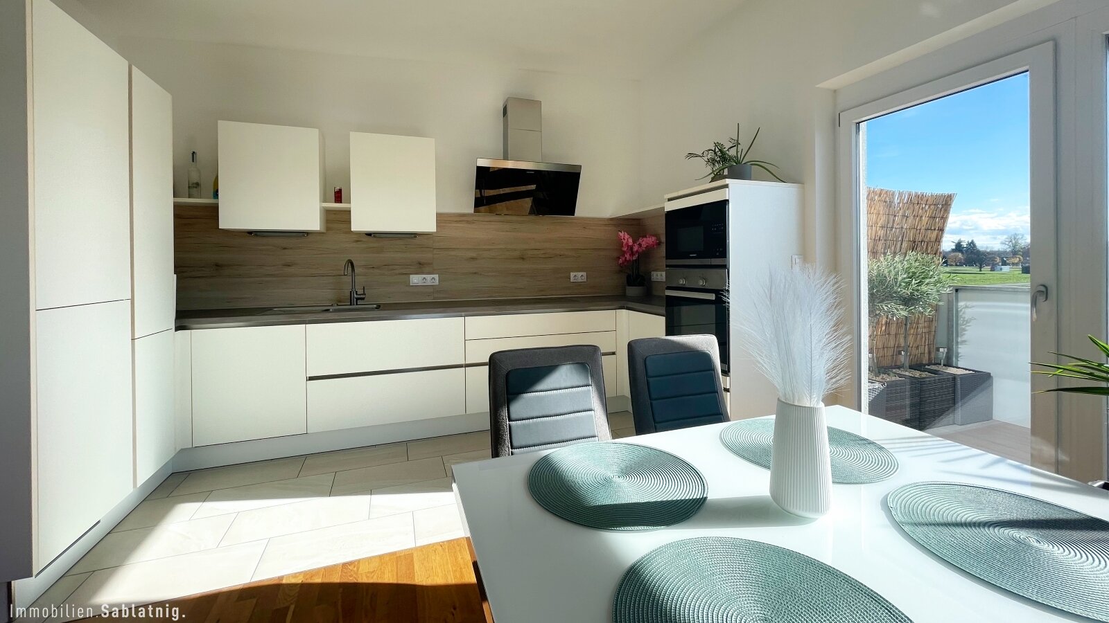 SONNIGE WOHLFÜHLWOHNUNG! Modern & hell!