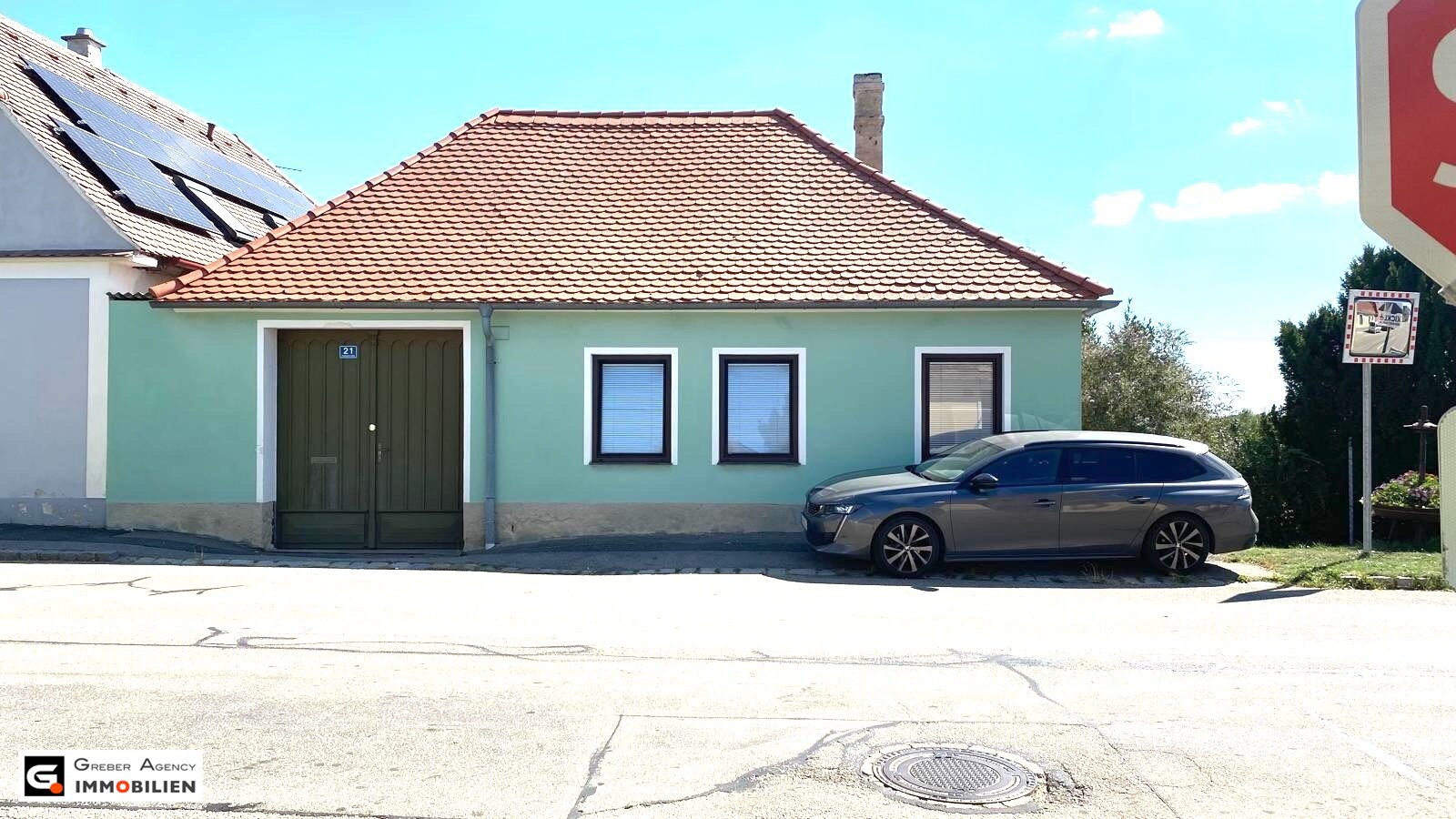 Bauernhaus mit zwei Wohneinheiten, 2 große Stadel. Garage, Nebengebäude