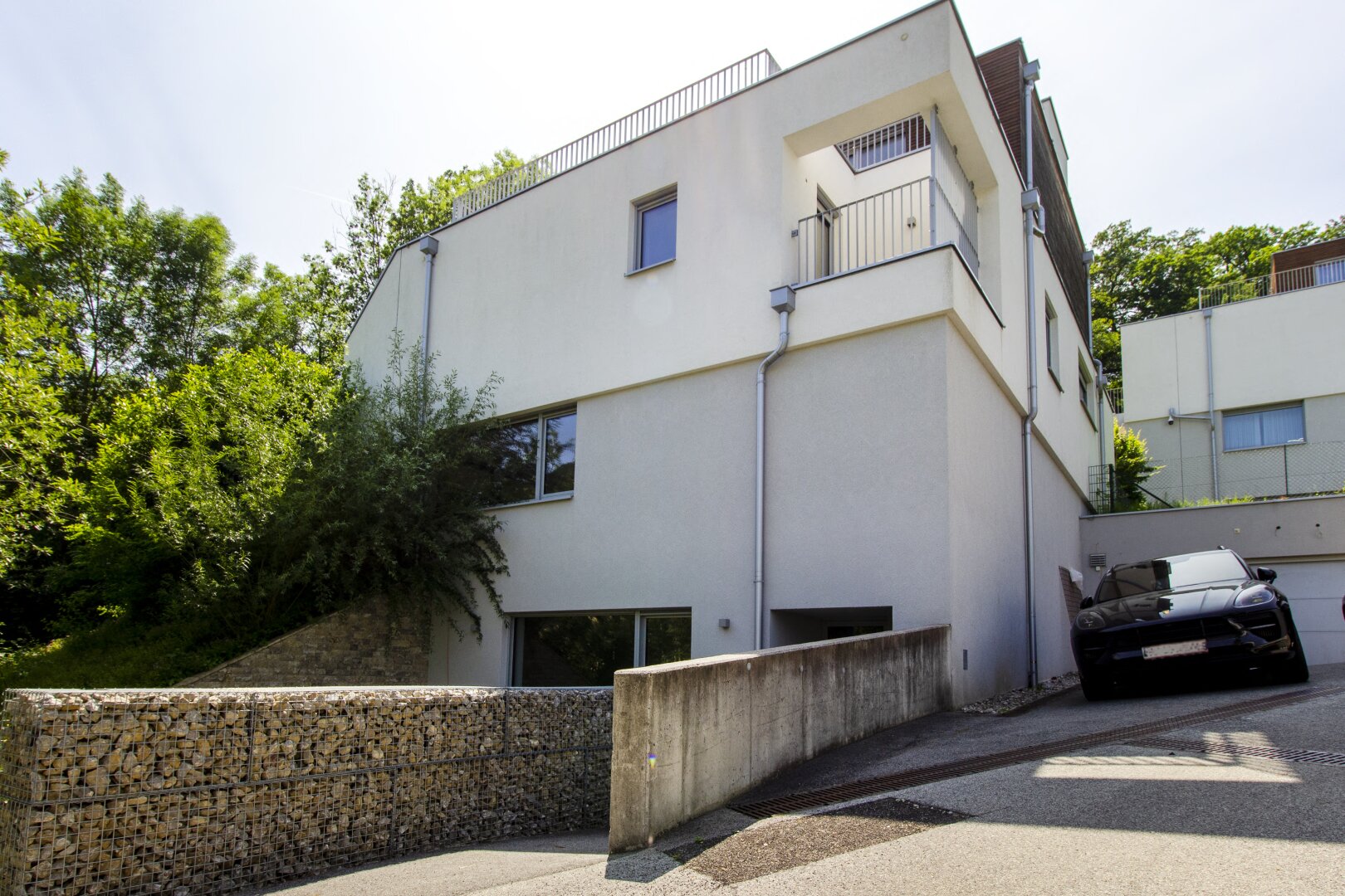 Ruhelage im südlichen Speckgürtel - Moderne Villa mit eigenem Aufzug und Pool