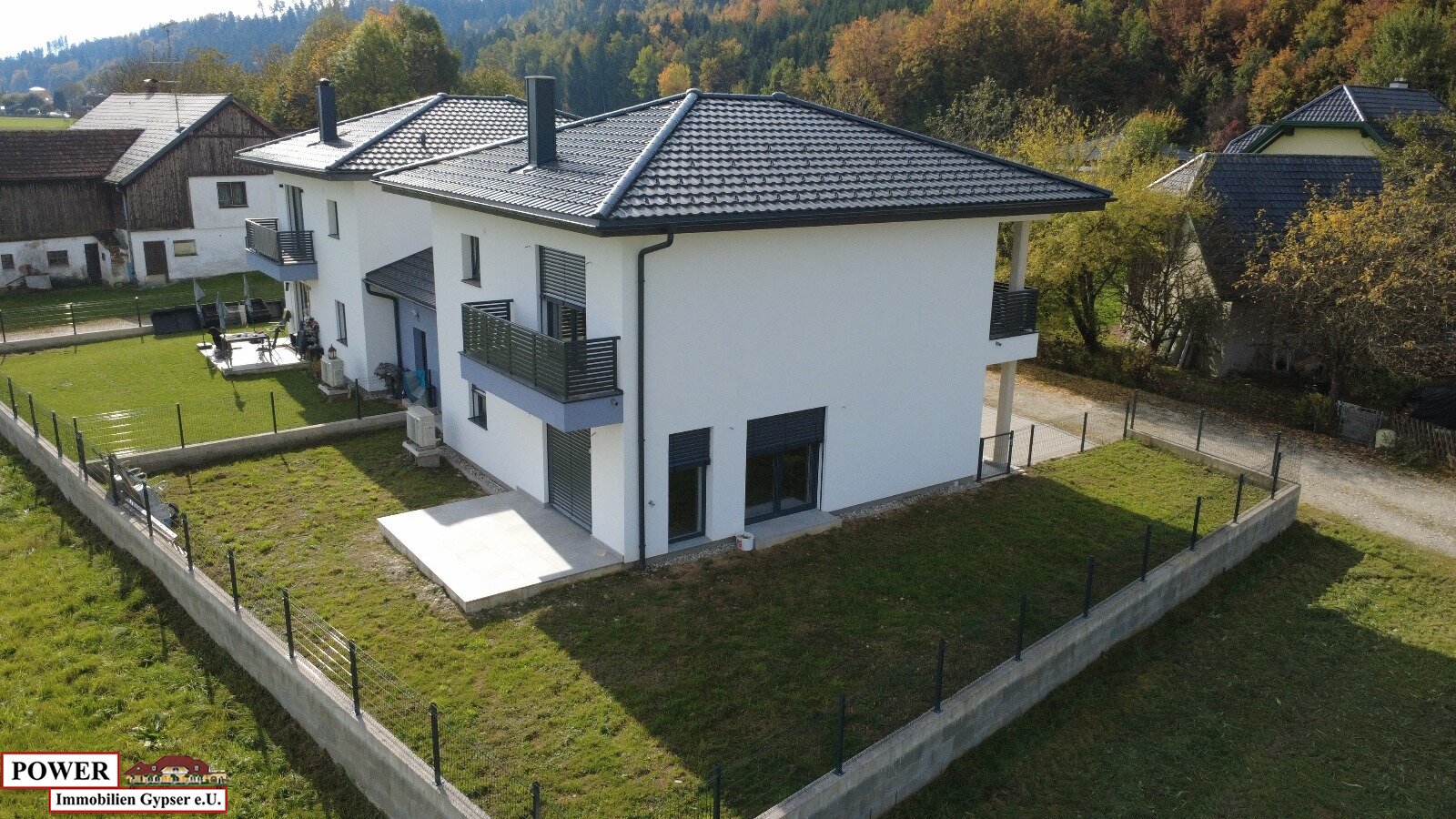 Doppelhaushälfte der besonderen Art Erstbezug !!