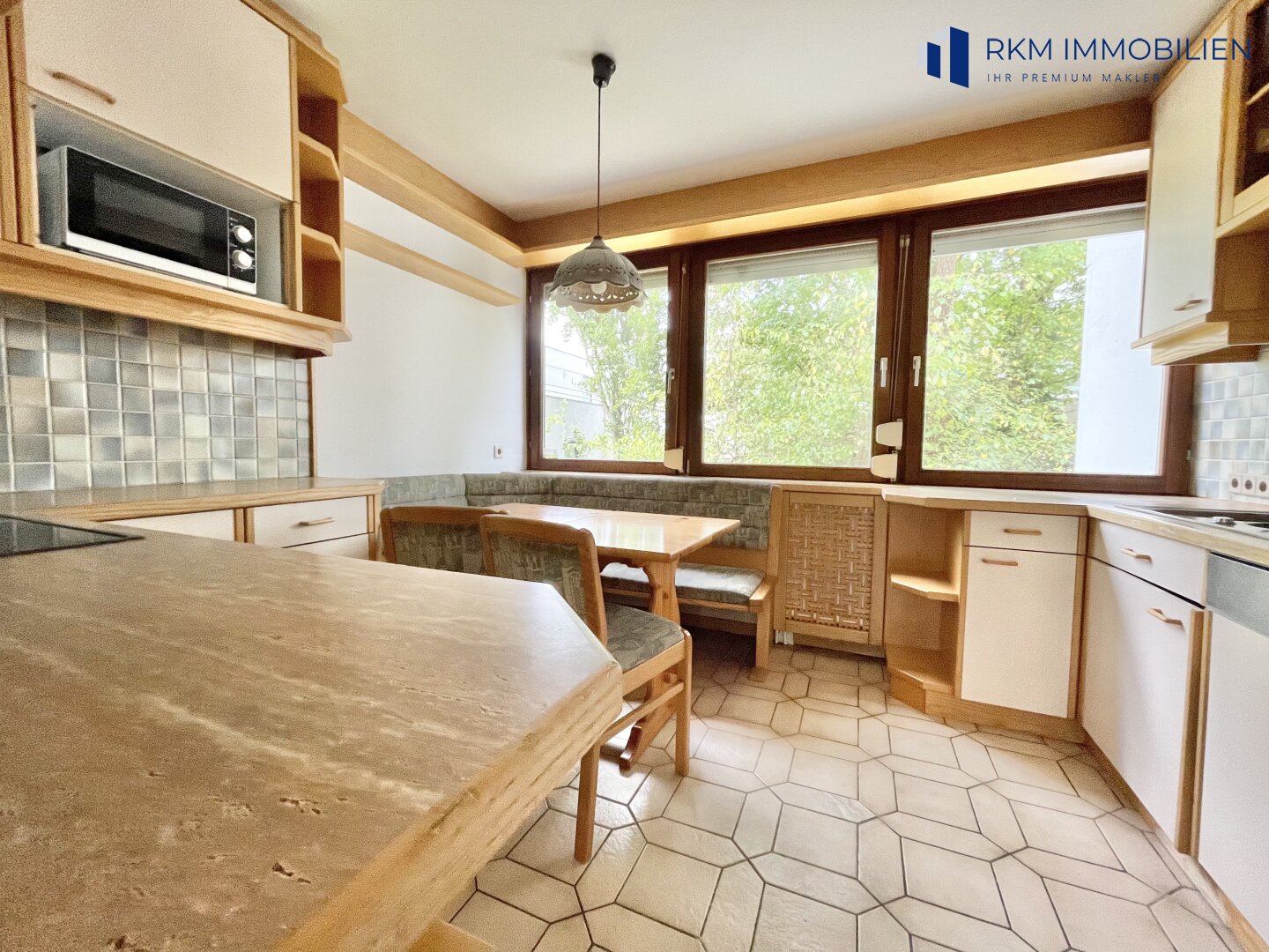 Ruhige helle 3-Zimmer-Wohnung mit Loggia