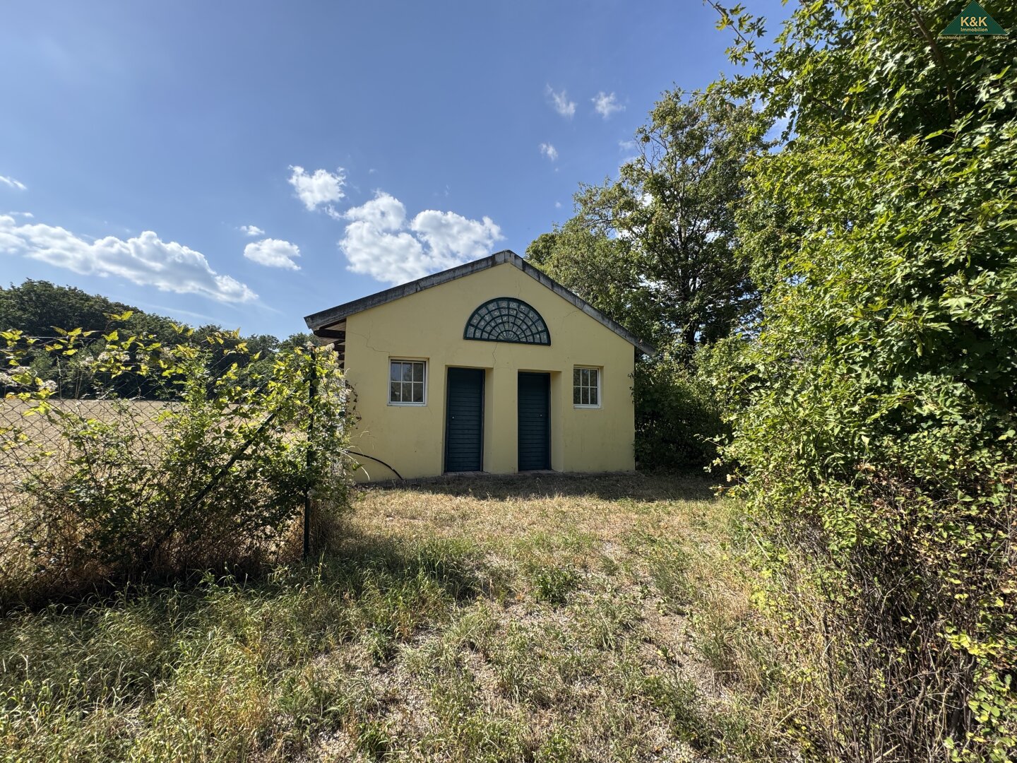 GROSSES GRÜNLAND GRUNDSTÜCK MIT BESTANDSHAUS - WIDMUNG PARK