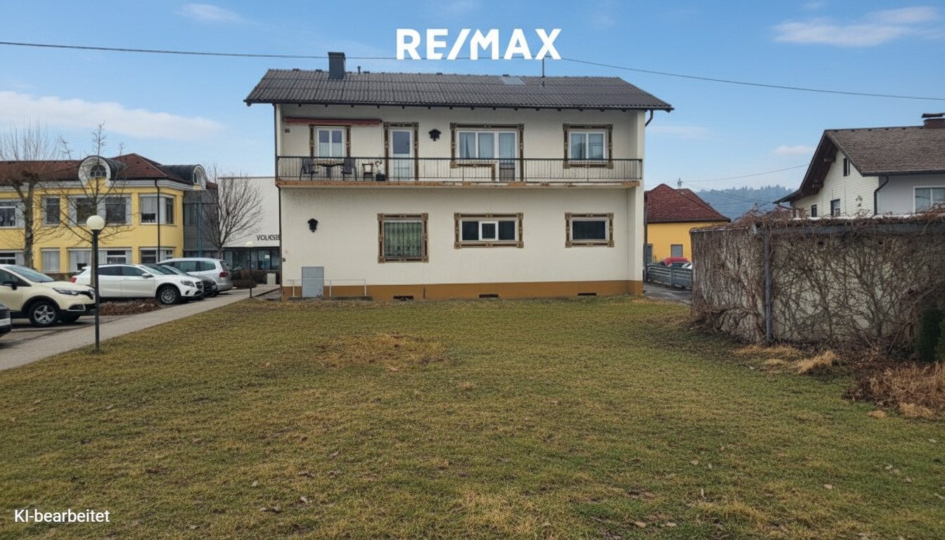 Teilsaniertes Einfamilienhaus in Regau mit XL Garagen zu kaufen!