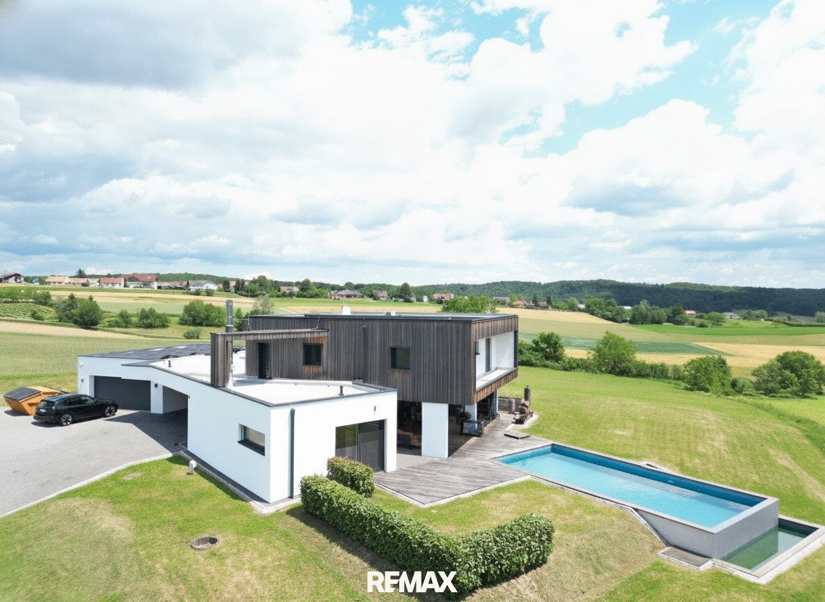 Architektenhaus in sonniger Ruhelage mit Spiral-Weinkeller, Infinity Pool, Burgblick und ca. 1 ha Eigengrund