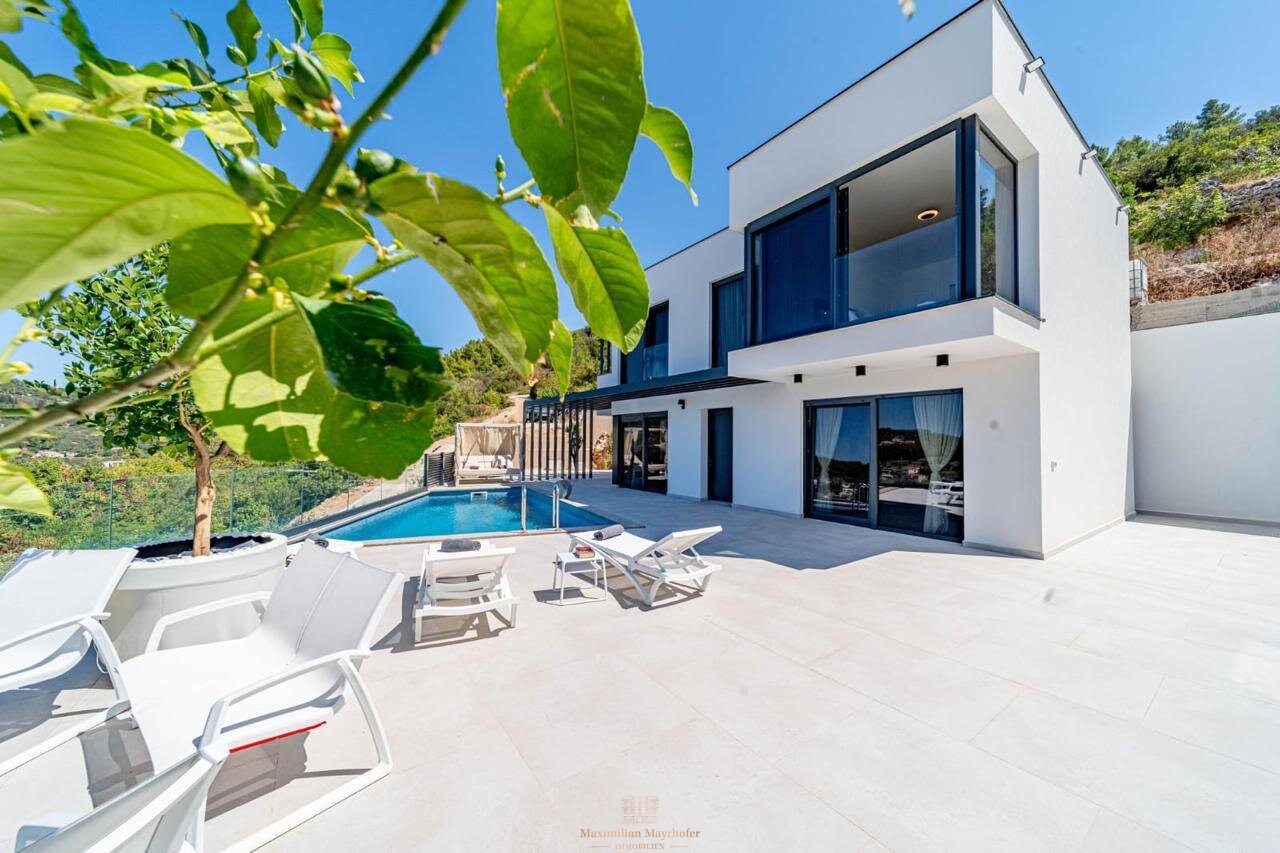 Moderne Villa mit Panorama-Meerblick – 120 m², Neubau, Glasfronten, Kamin | Vela Luka, Korčula