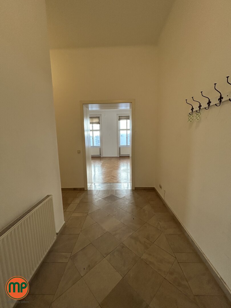 Beste Lage trifft Altbaucharme - 2 Zimmerwohnung am Schwarzenbergplatz