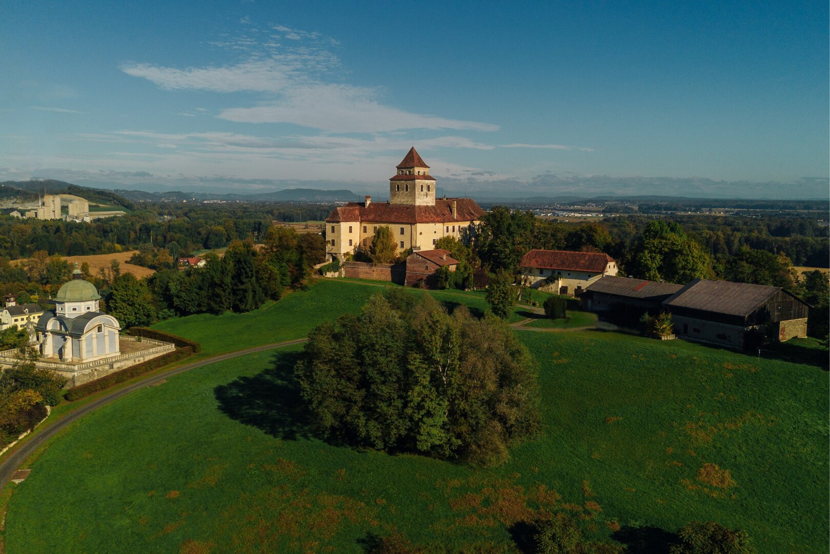 Weinregion Südsteiermark: Renditestarke Wohnung mit Blick auf Schloss Ehrenhausen!