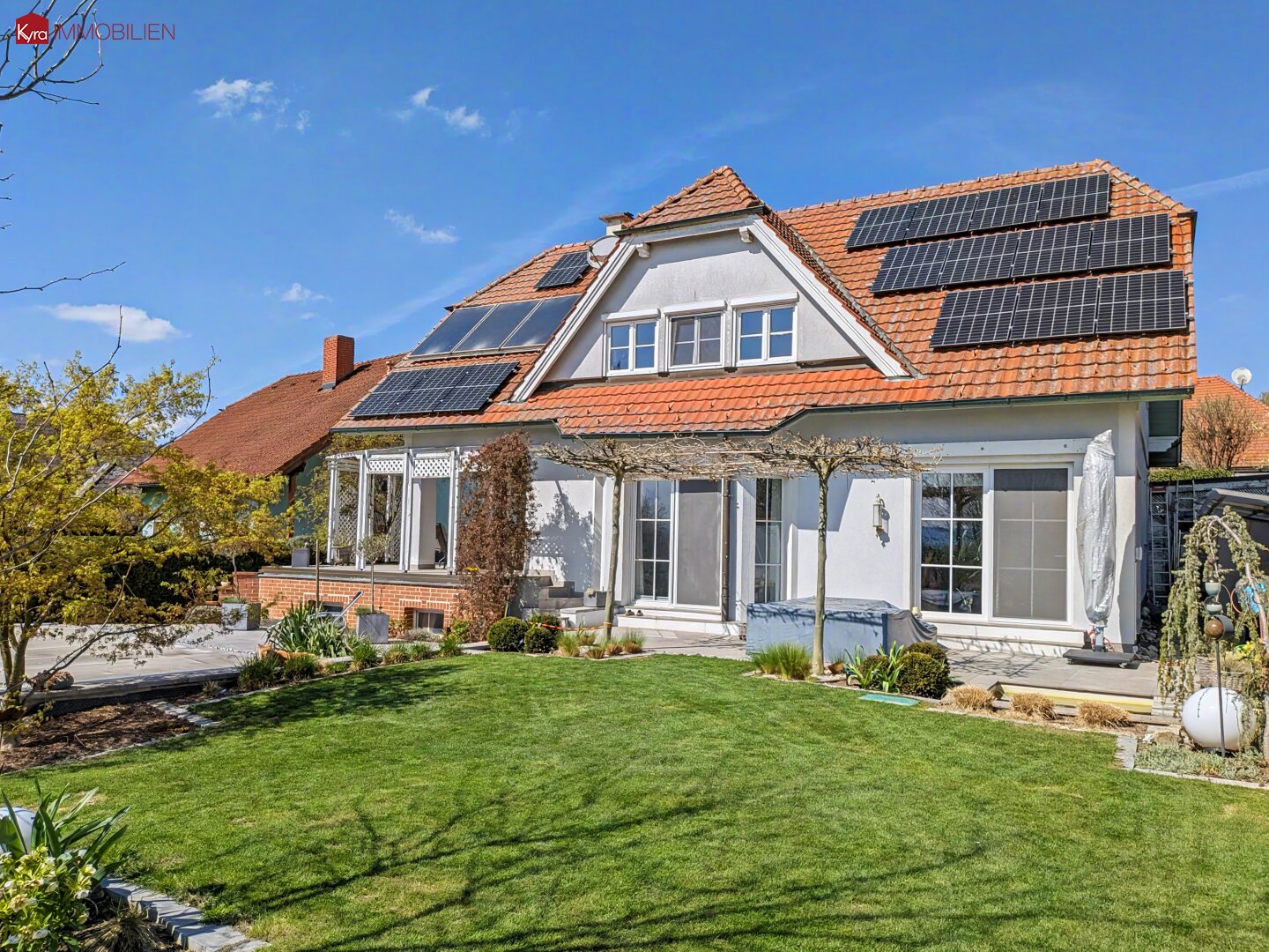 Modernes Einfamilienhaus 160m² mit Swimmingpool in Stockerau