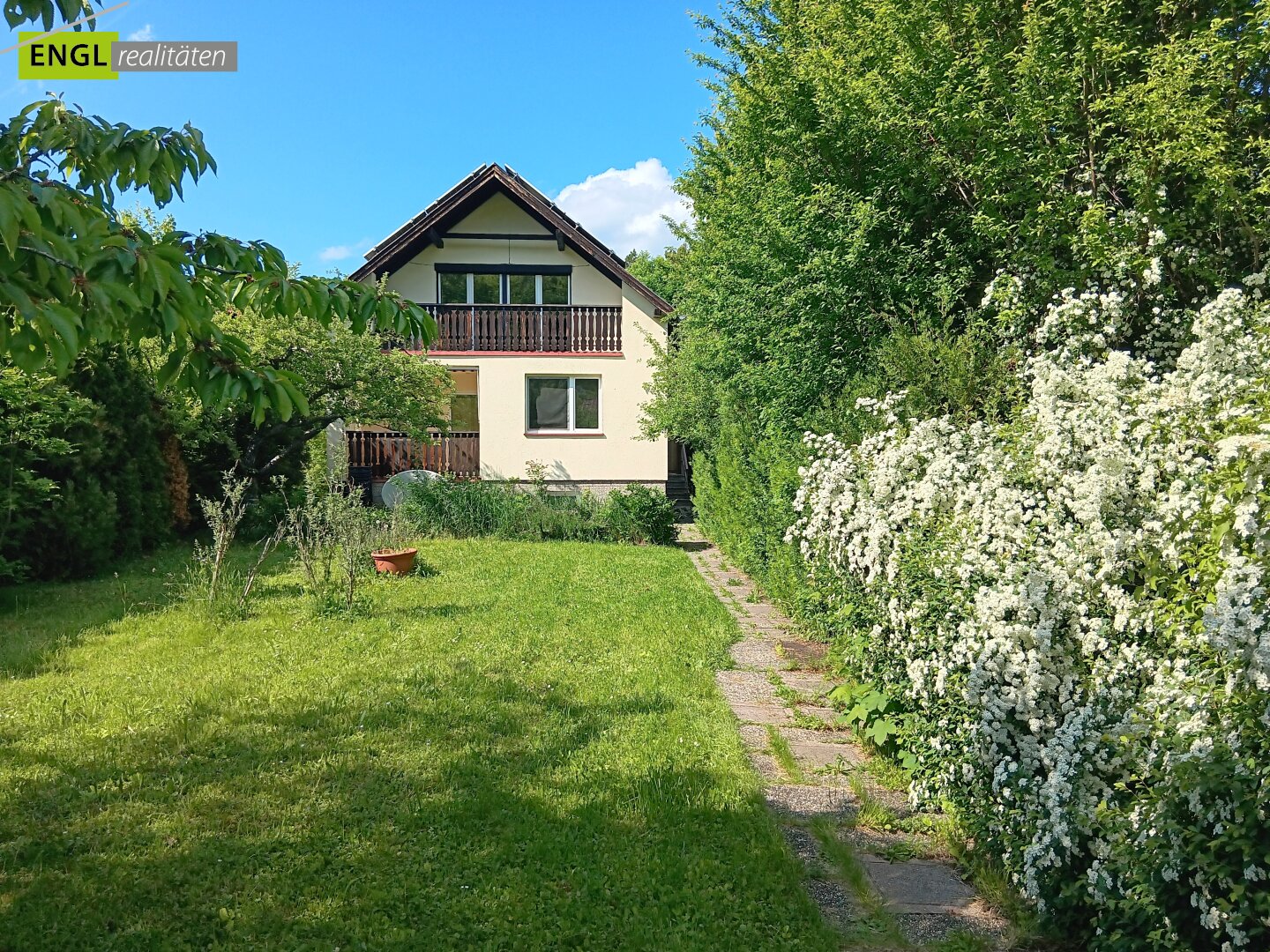 Gepflegtes Einfamilienhaus mit großem Garten, Carport,  inkl. Luft-/Wasserwärmepumpe, Photovoltaik und Solarenergie