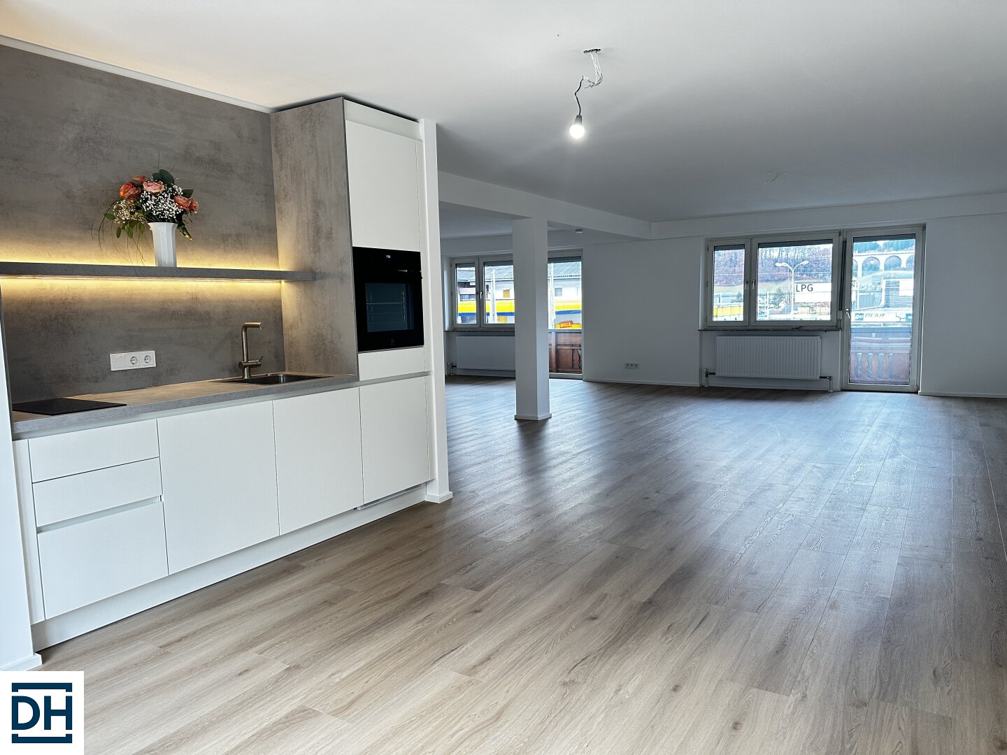 Schöne Wohnung mit Variante 3 oder 4 Zimmer mit Terrasse und Balkon