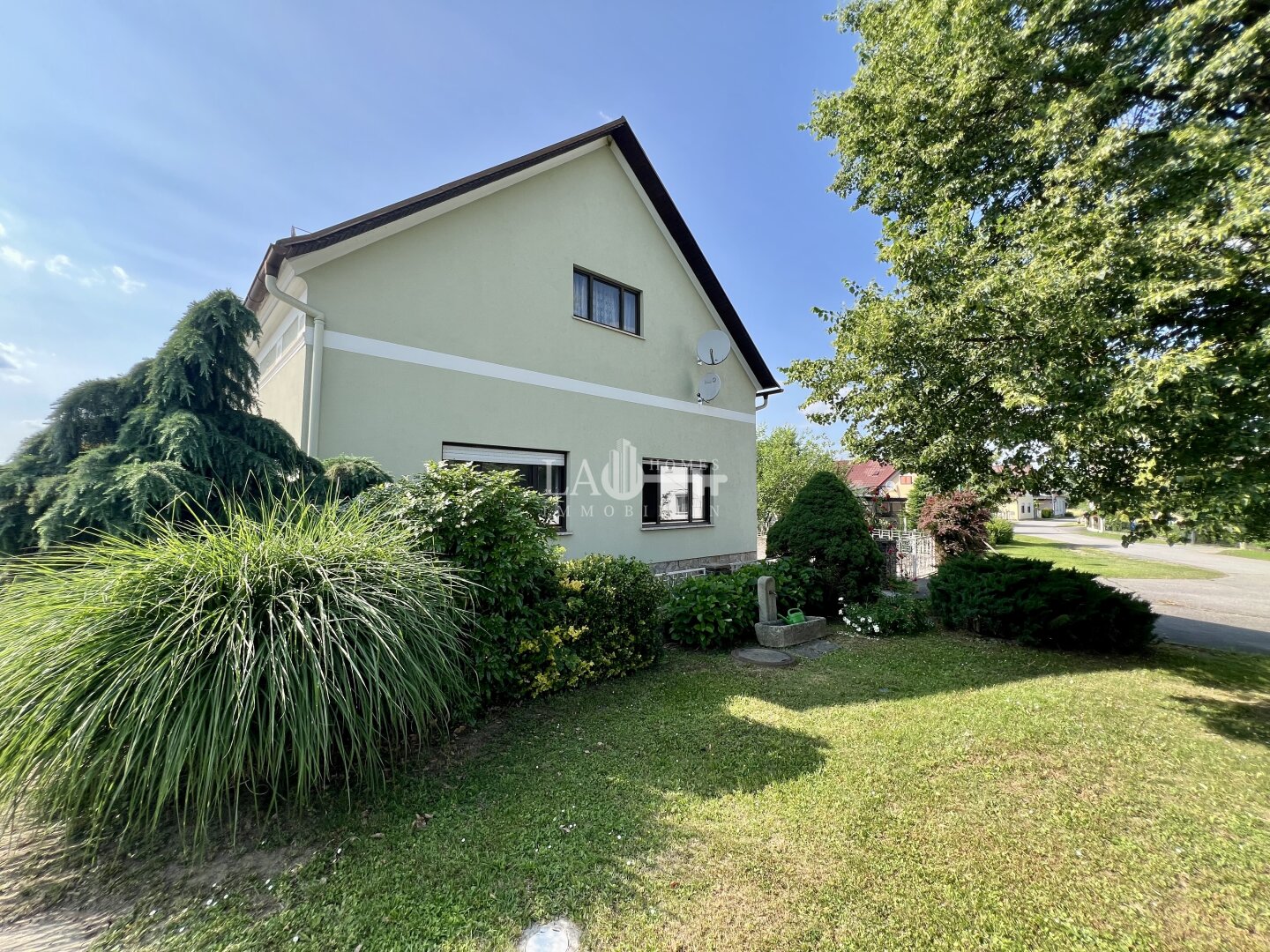 Idyllische Dorfruhelage - wohnen und genießen