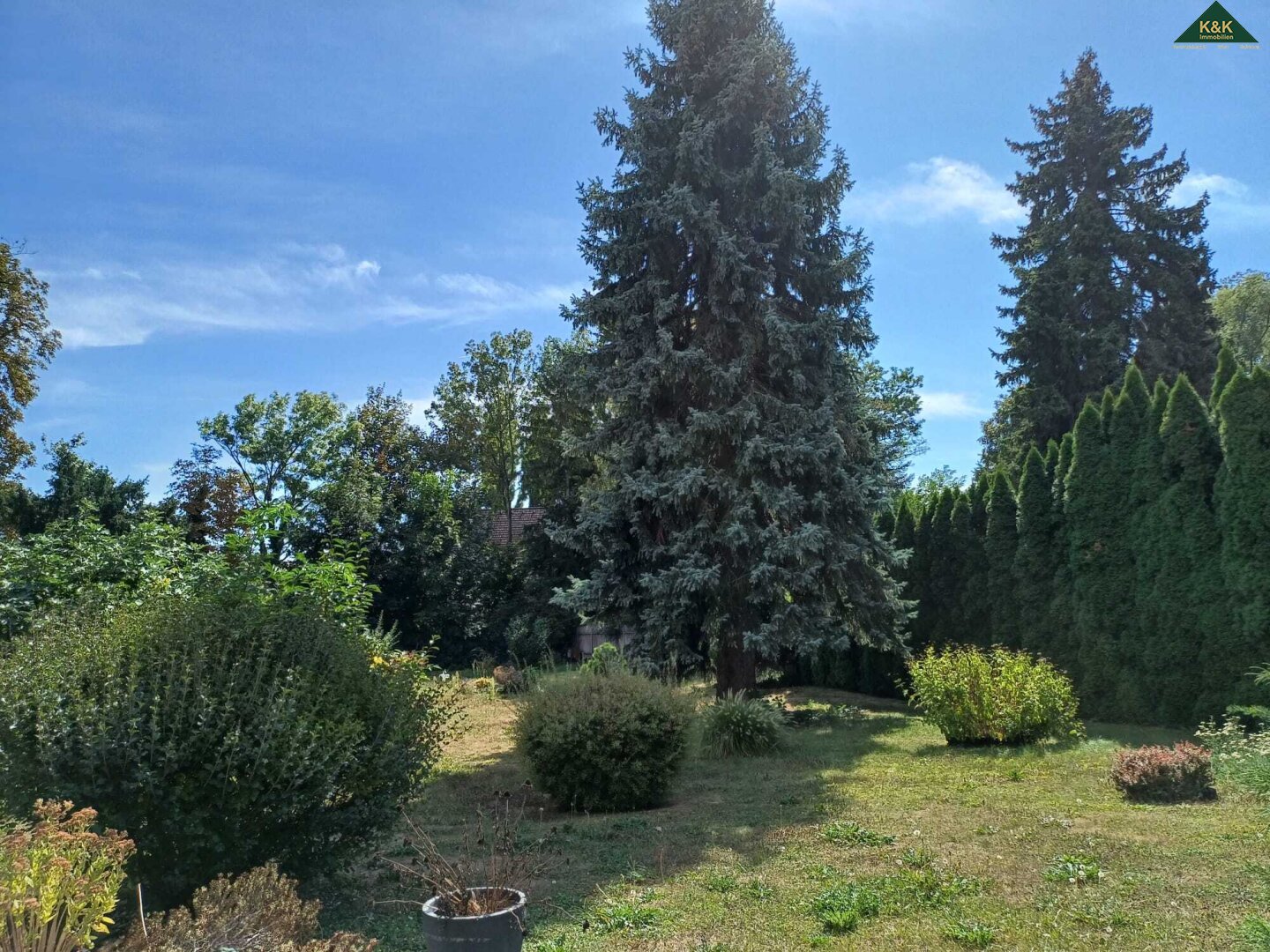 BAUGRUNDSTÜCK MIT ÜBER 1.000 m² MÖGLICHER WOHNNUTZFLÄCHE - RESERVIERT